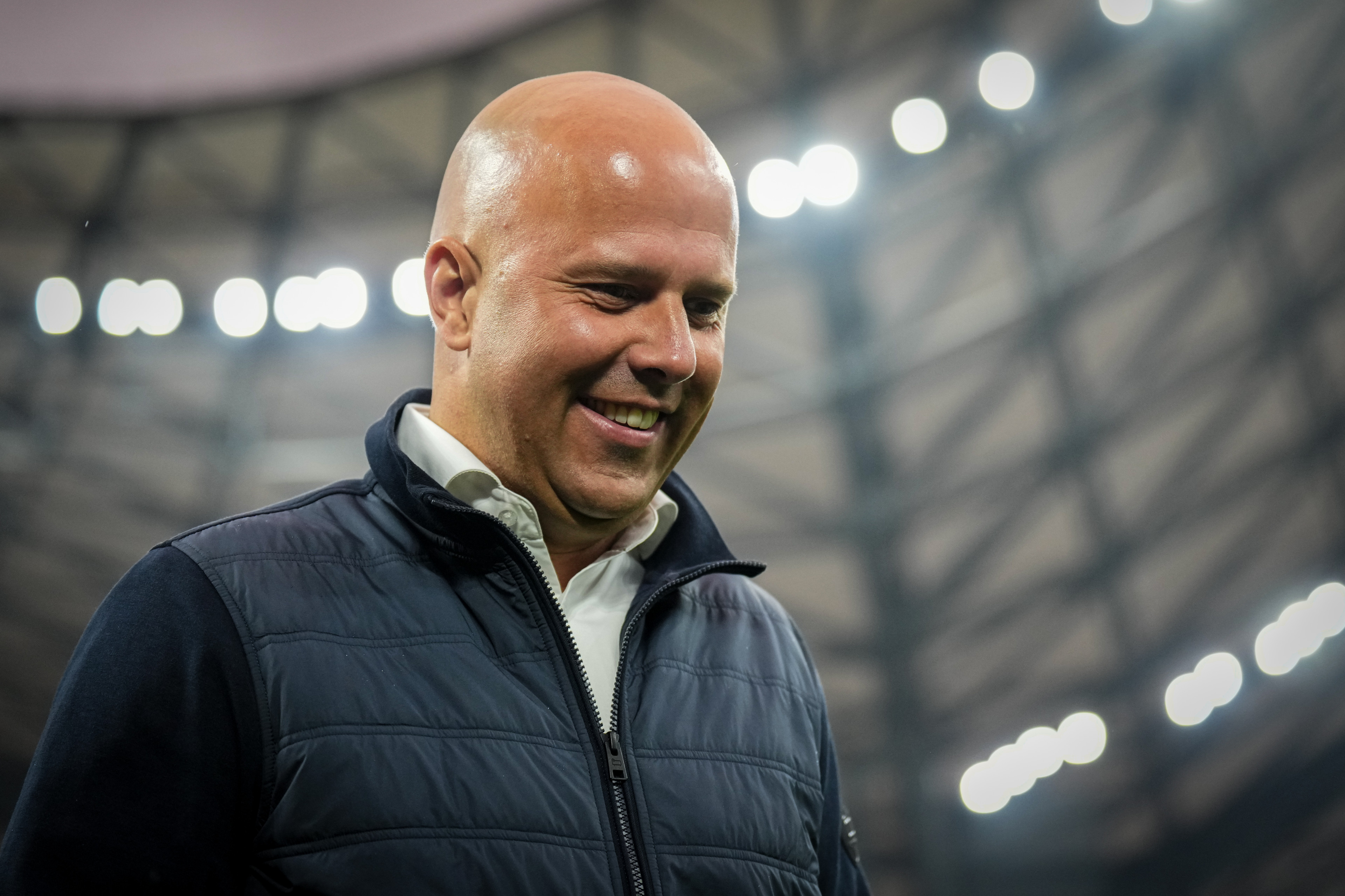 [LIVE 14:15] Persconferentie Arne Slot in aanloop naar Emmen-thuis