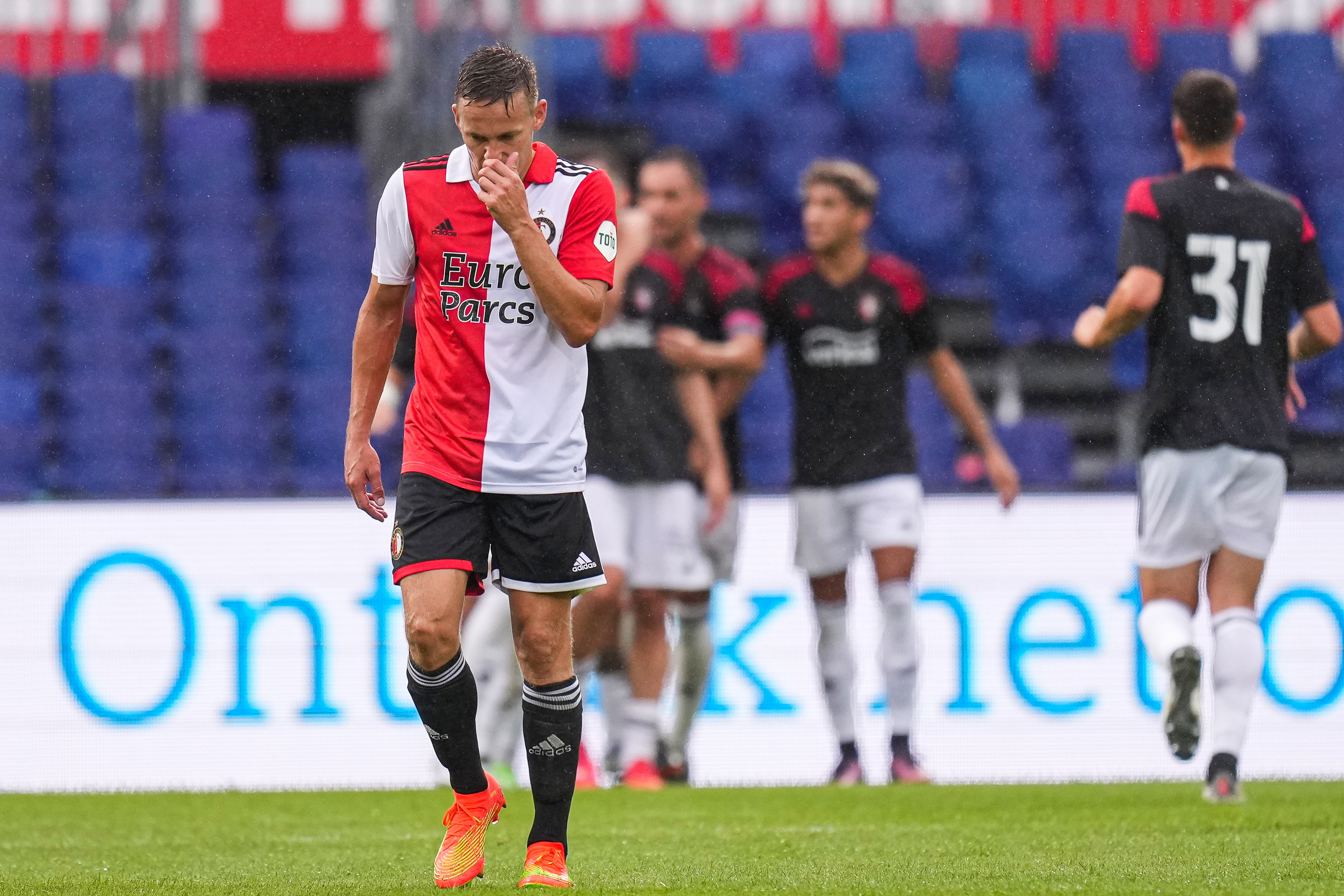 Feyenoord verliest laatste oefenwedstrijd voor competitiestart