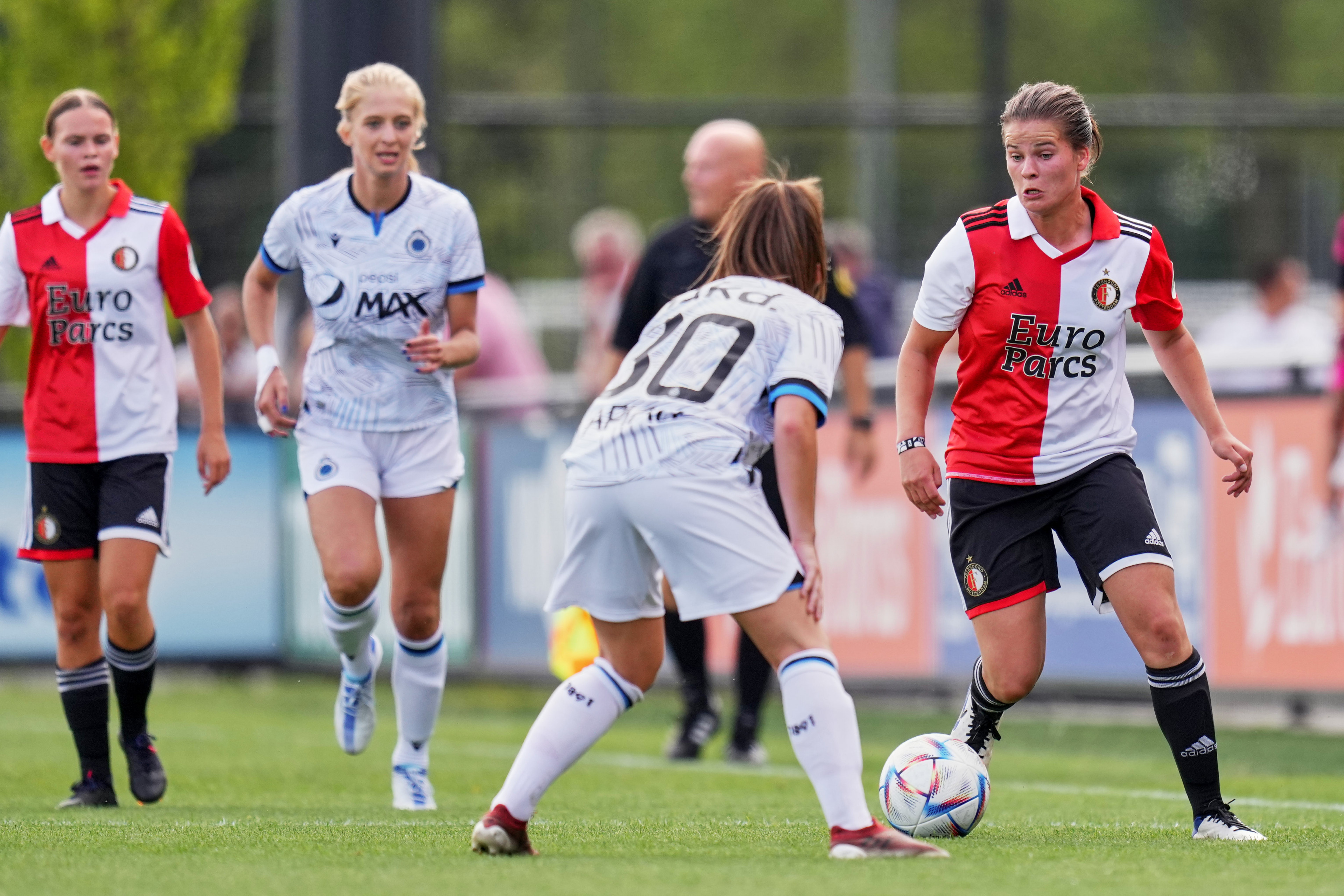 Feyenoord Vrouwen verliezen oefenduel tegen Club Brugge