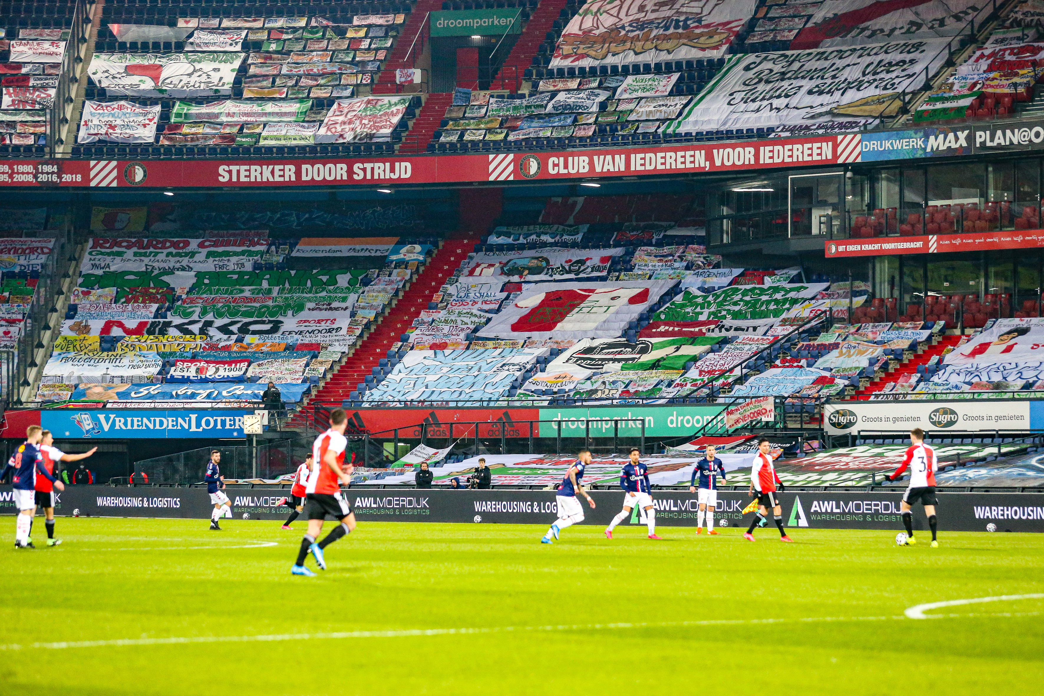 HISTORY · Coronapunt tegen Emmen in bizar decor (2021)