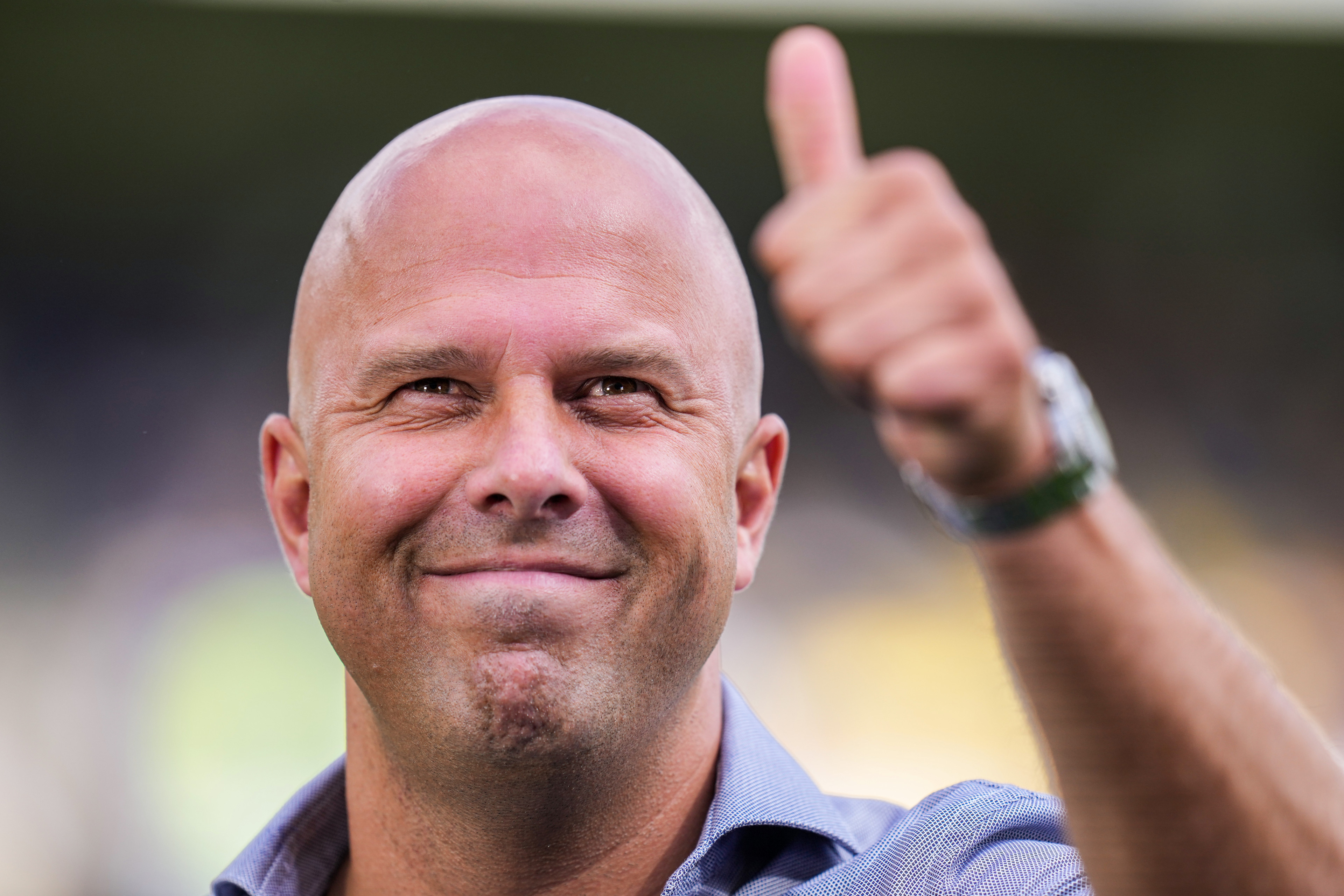 Slot vol lof over vertrekkende Aursnes