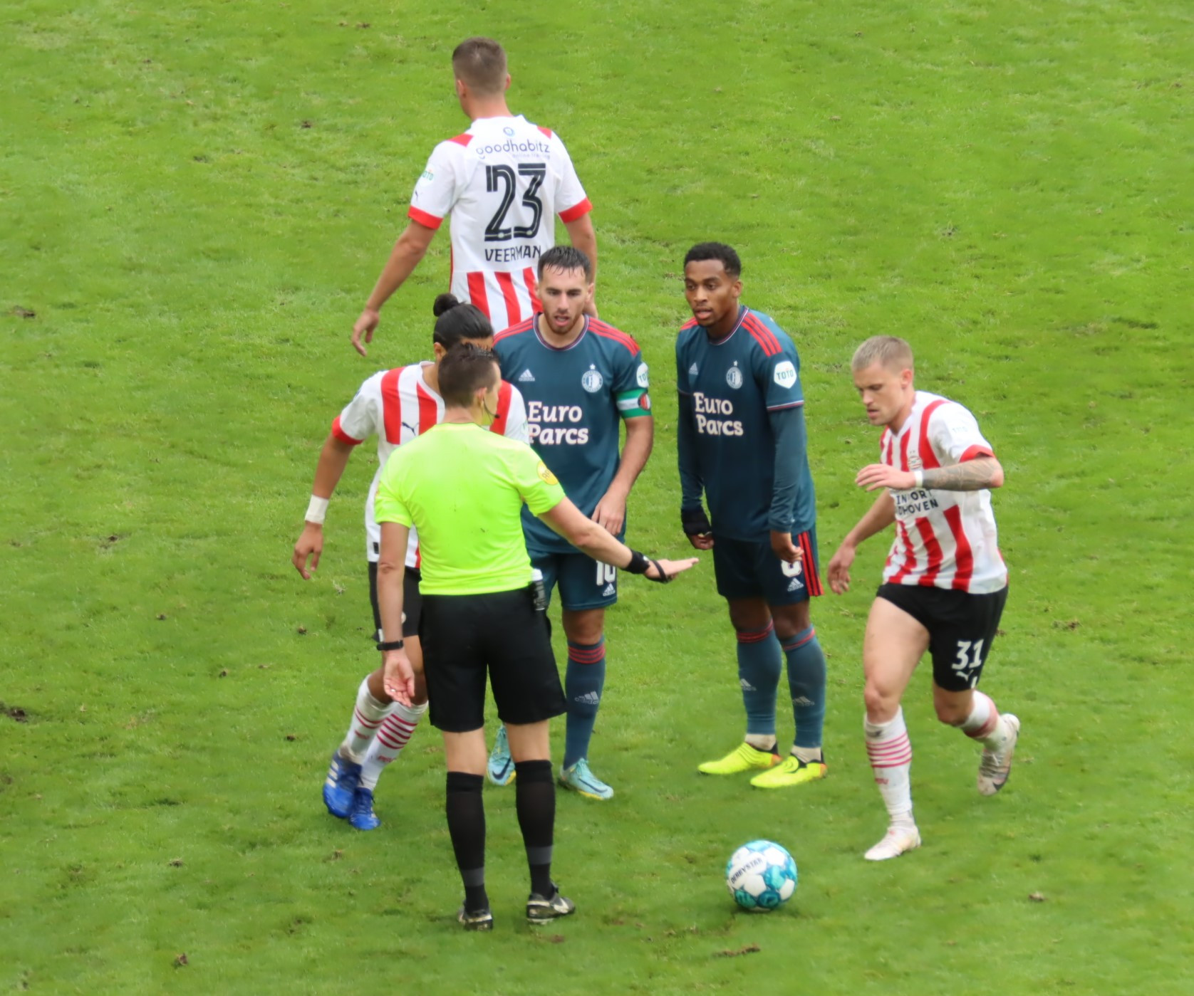 Feyenoord-opponent PSV verliest Max aan Frankfurt