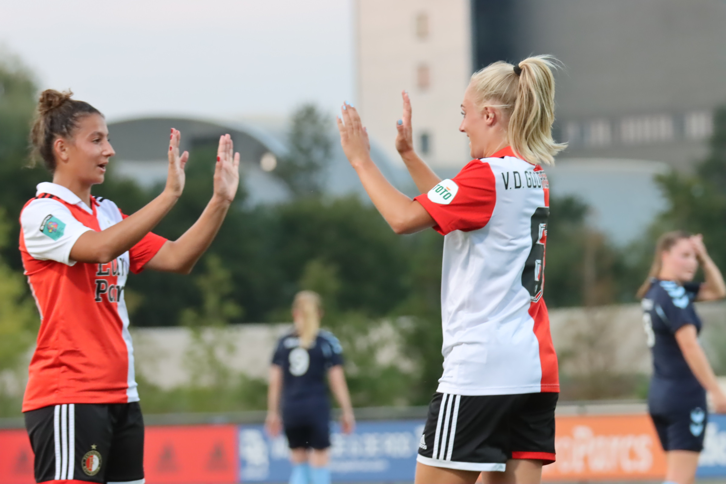 Feyenoord Vrouwen wint laatste oefenwedstrijd (3-0) (incl Fotoverslag)