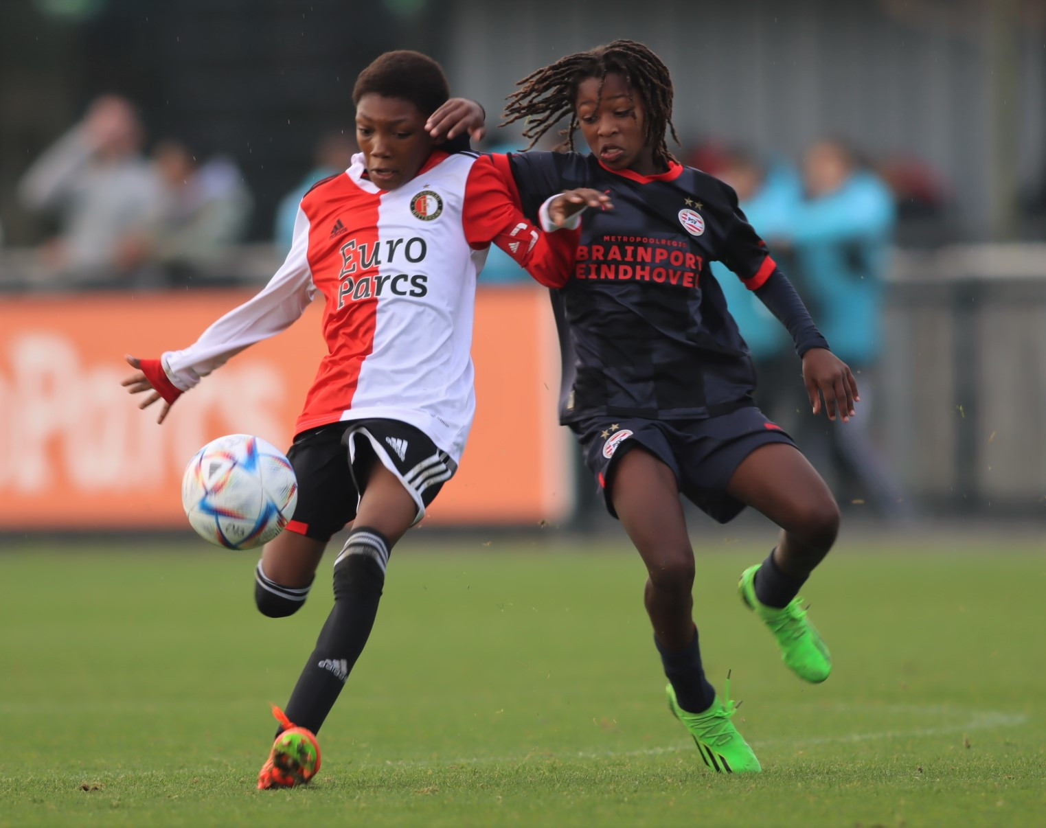 Feyenoord onder 13 wint met 2-1 van PSV