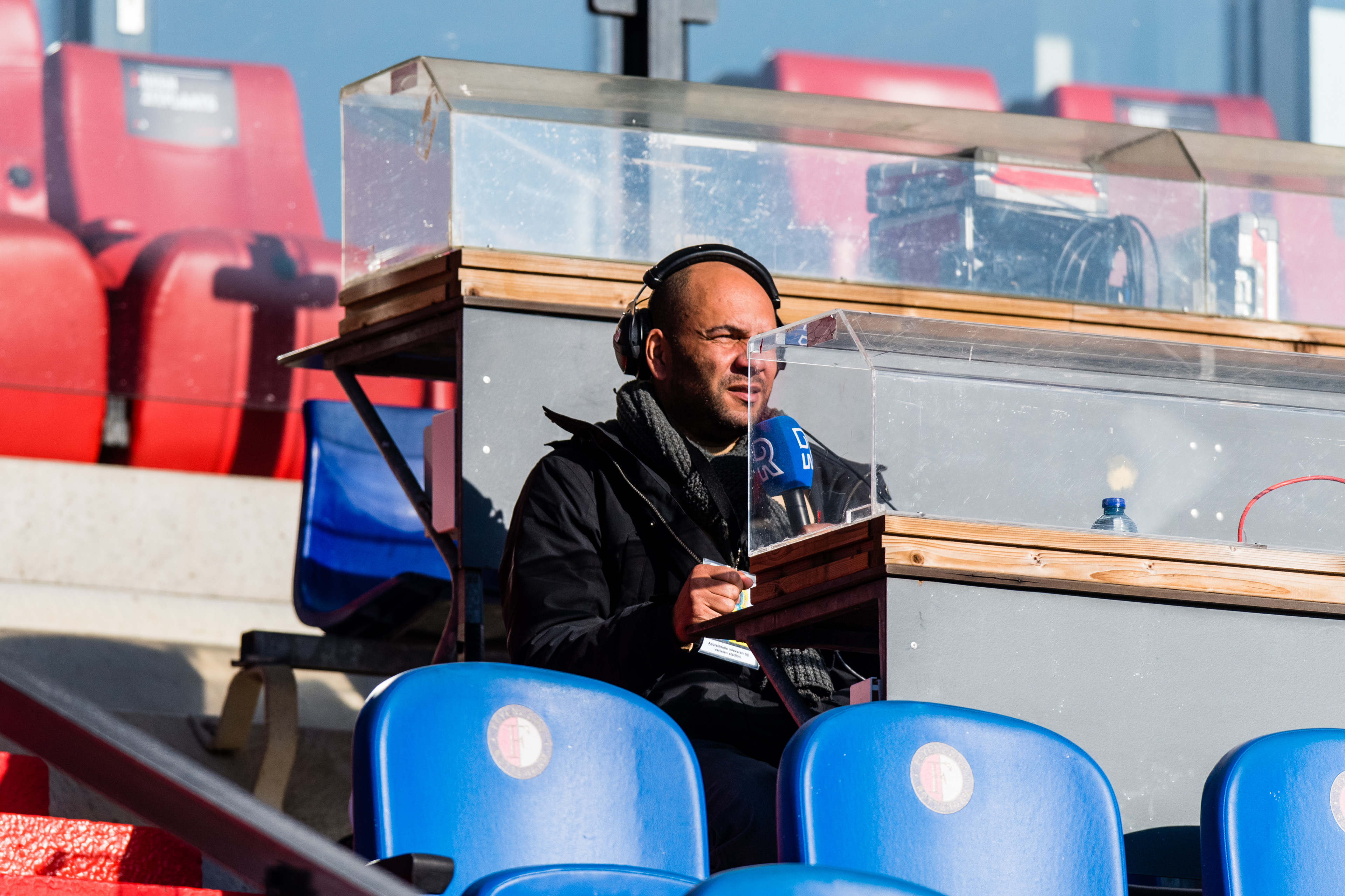 "Ik ging van de supportersvakken naar de perstribune, waar ik me moest inhouden”