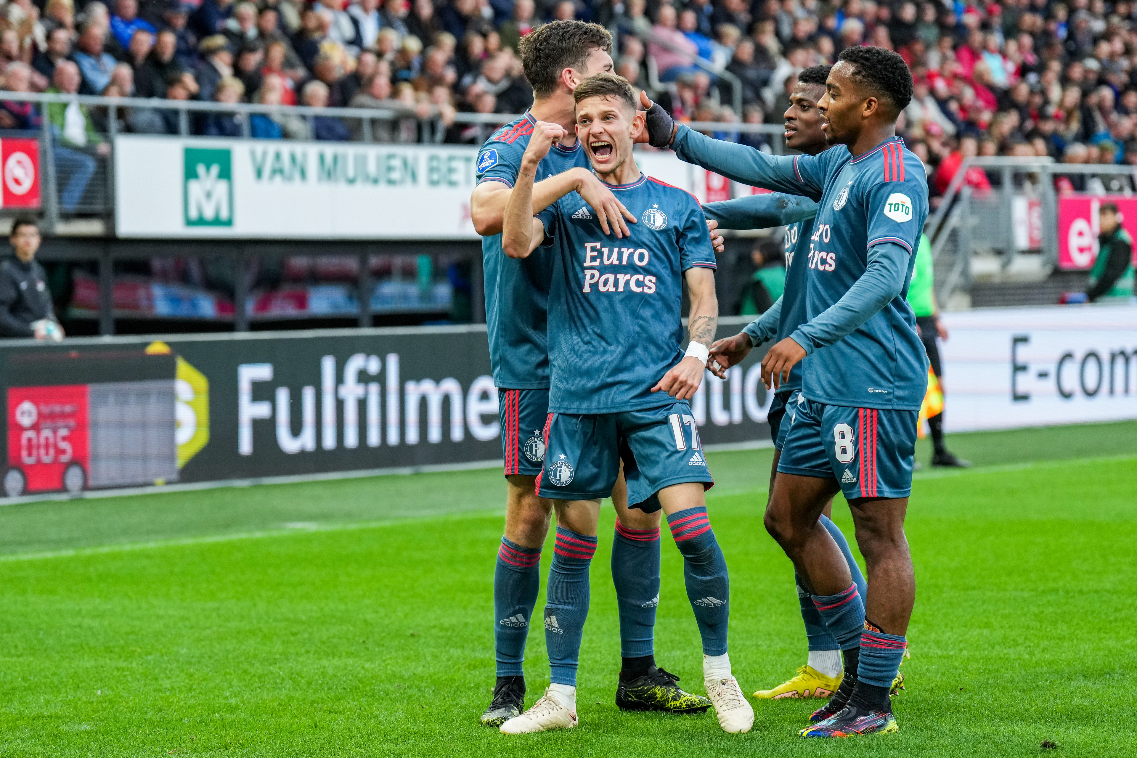 Feyenoord neemt drie punten mee uit Alkmaar