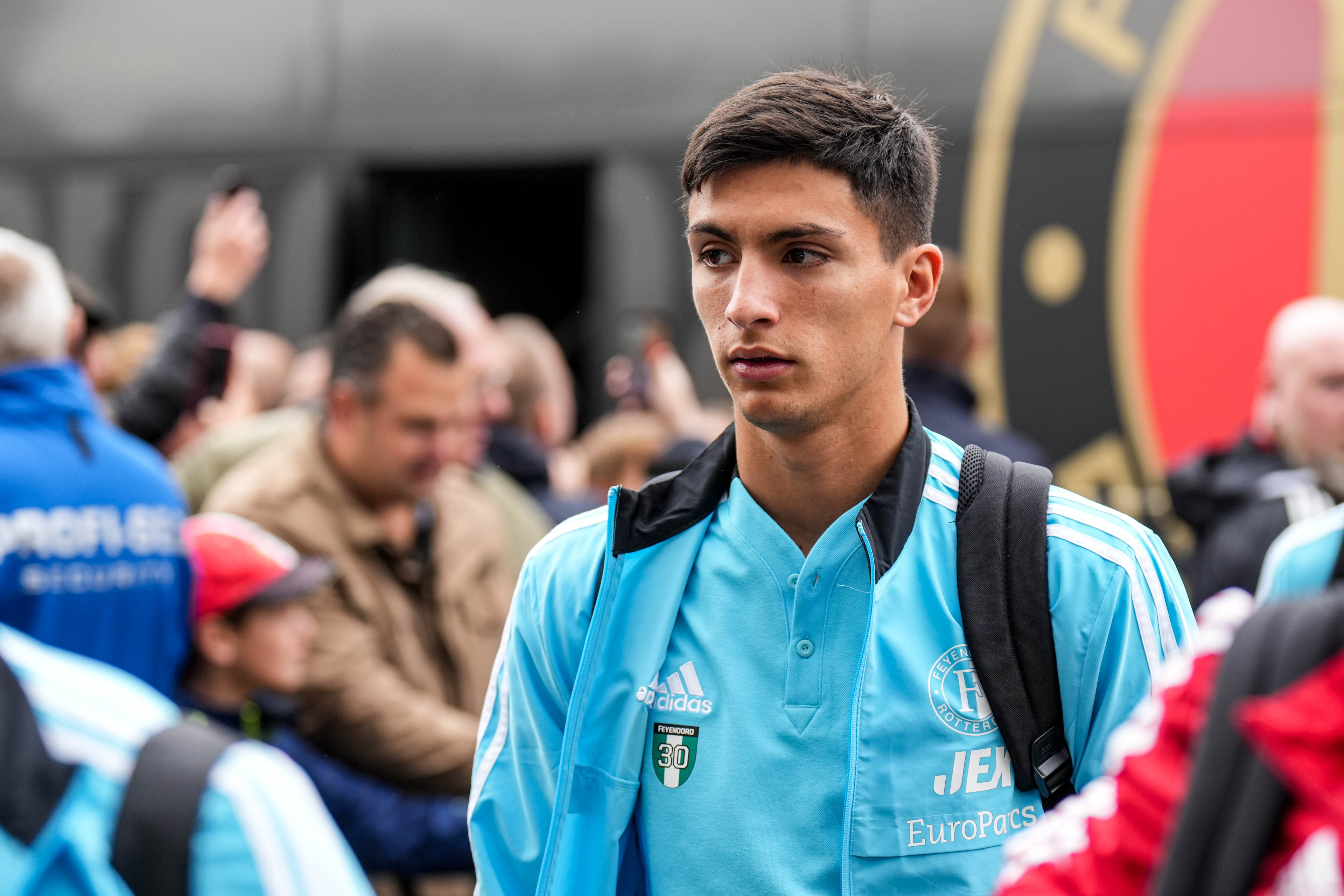 Transferzomer • Wat gaat Feyenoord doen met Ezequiel Bullaude? [POLL]