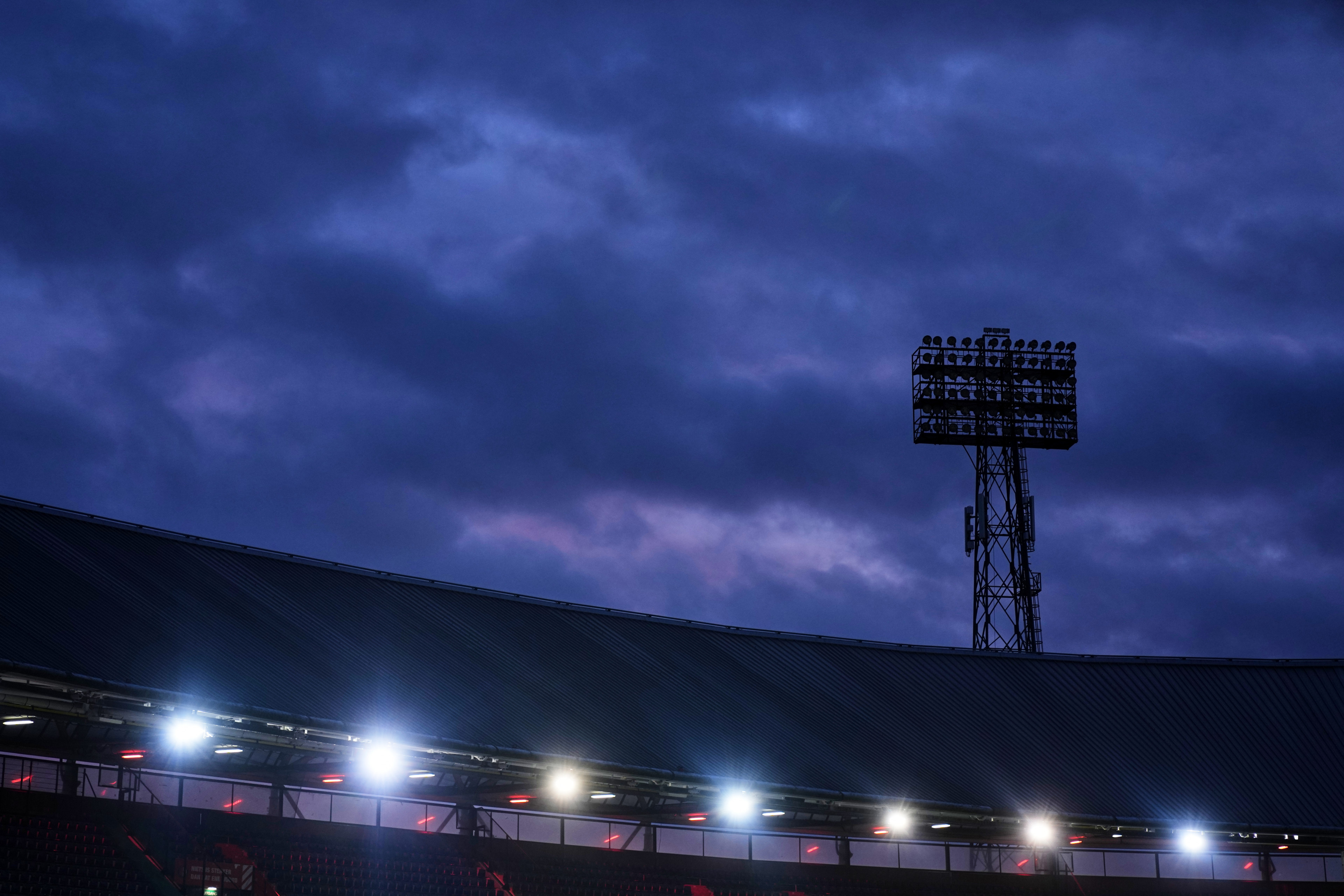 Stadion Feijenoord krijgt LED verlichting