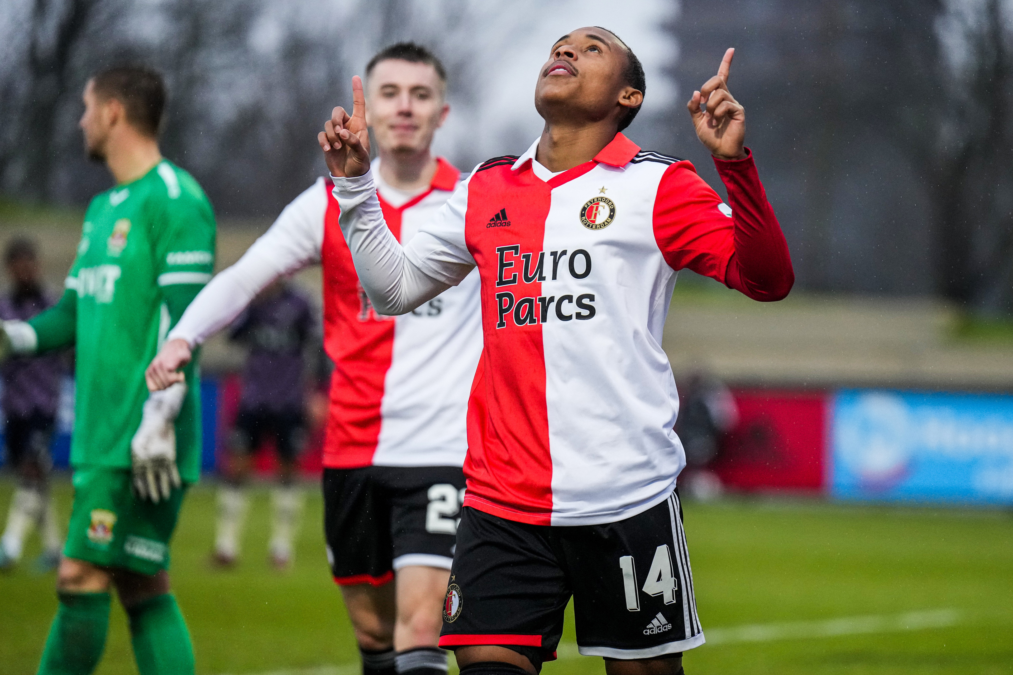 Feyenoord in doelpuntrijk oefenduel langs Go Ahead: 7-4