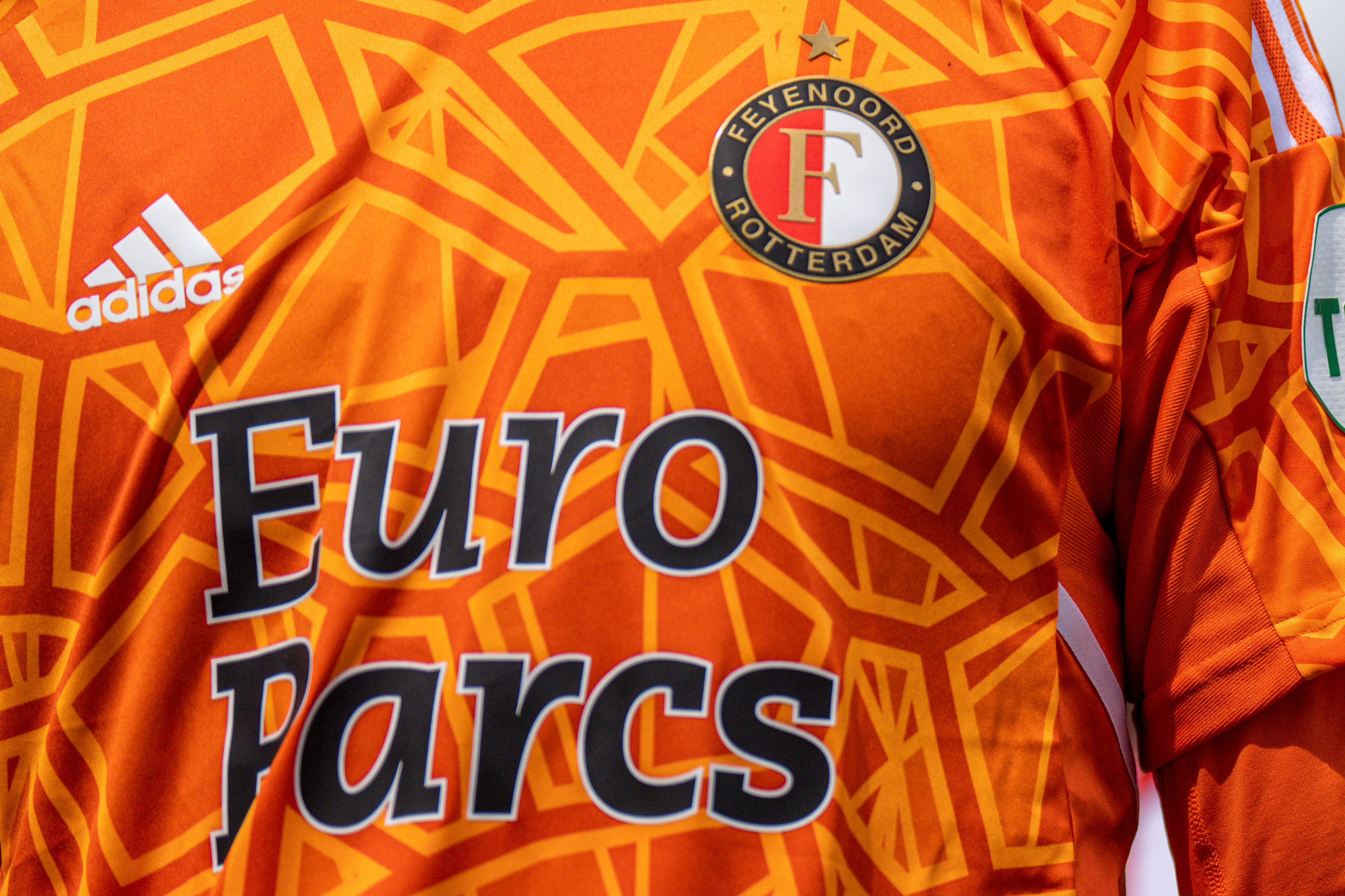 Oud-Feyenoorder Babos (48) wissel bij NAC