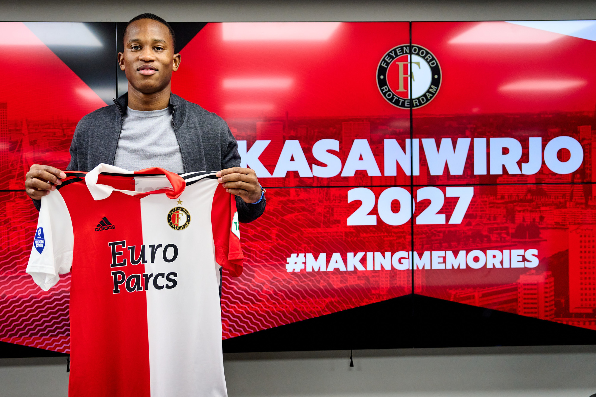 Officieel: Neraysho Kasanwirjo is speler van Feyenoord