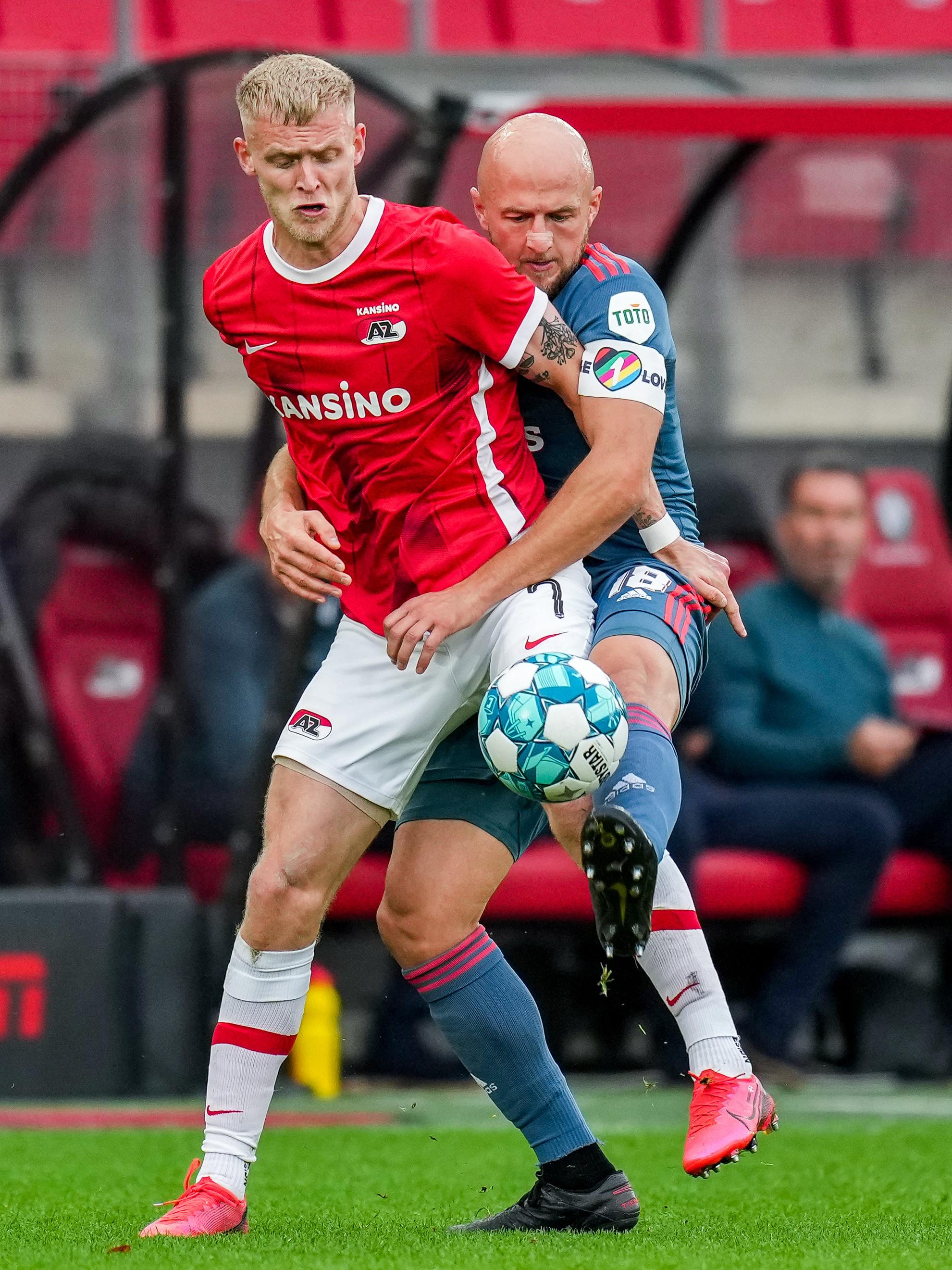 Aanvoerders Eredivisie dragen in maart weer OneLove-band