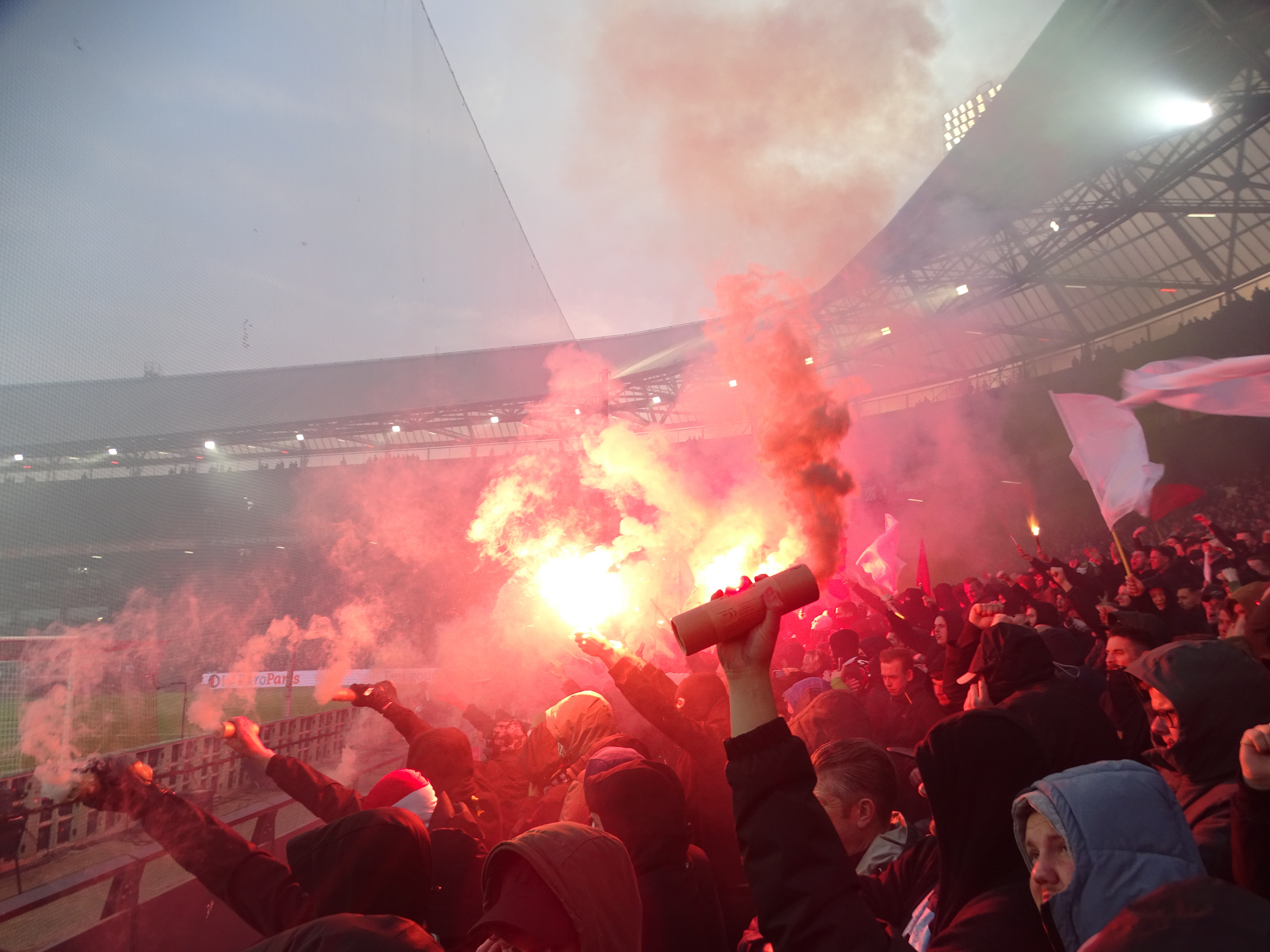 KNVB legt Feyenoord opnieuw vuurwerkboete op