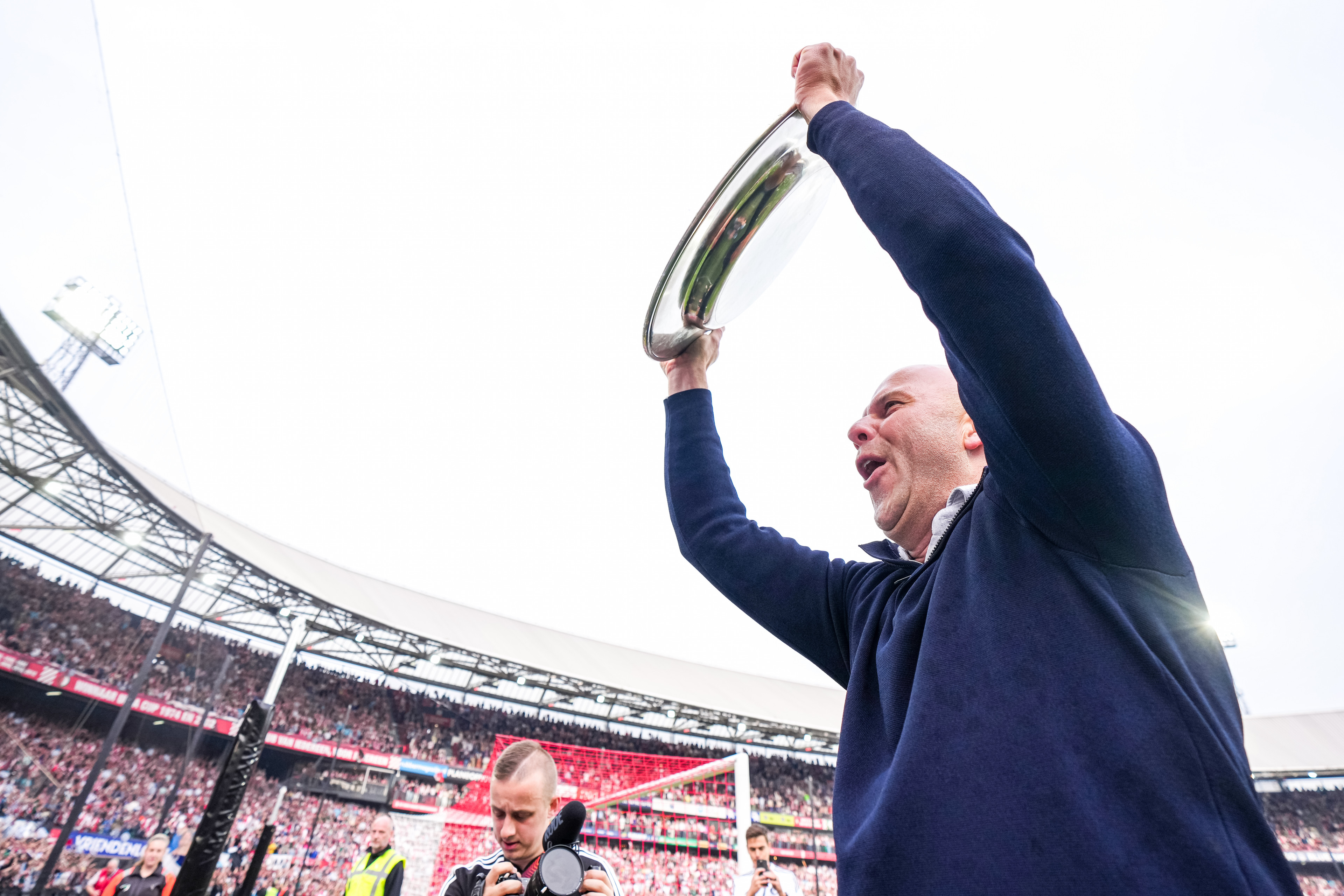 arne slot met schaal