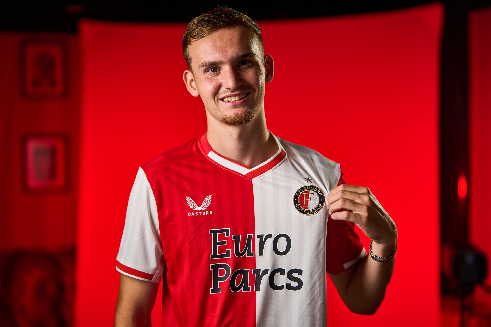 Feyenoord presenteert Thomas Beelen