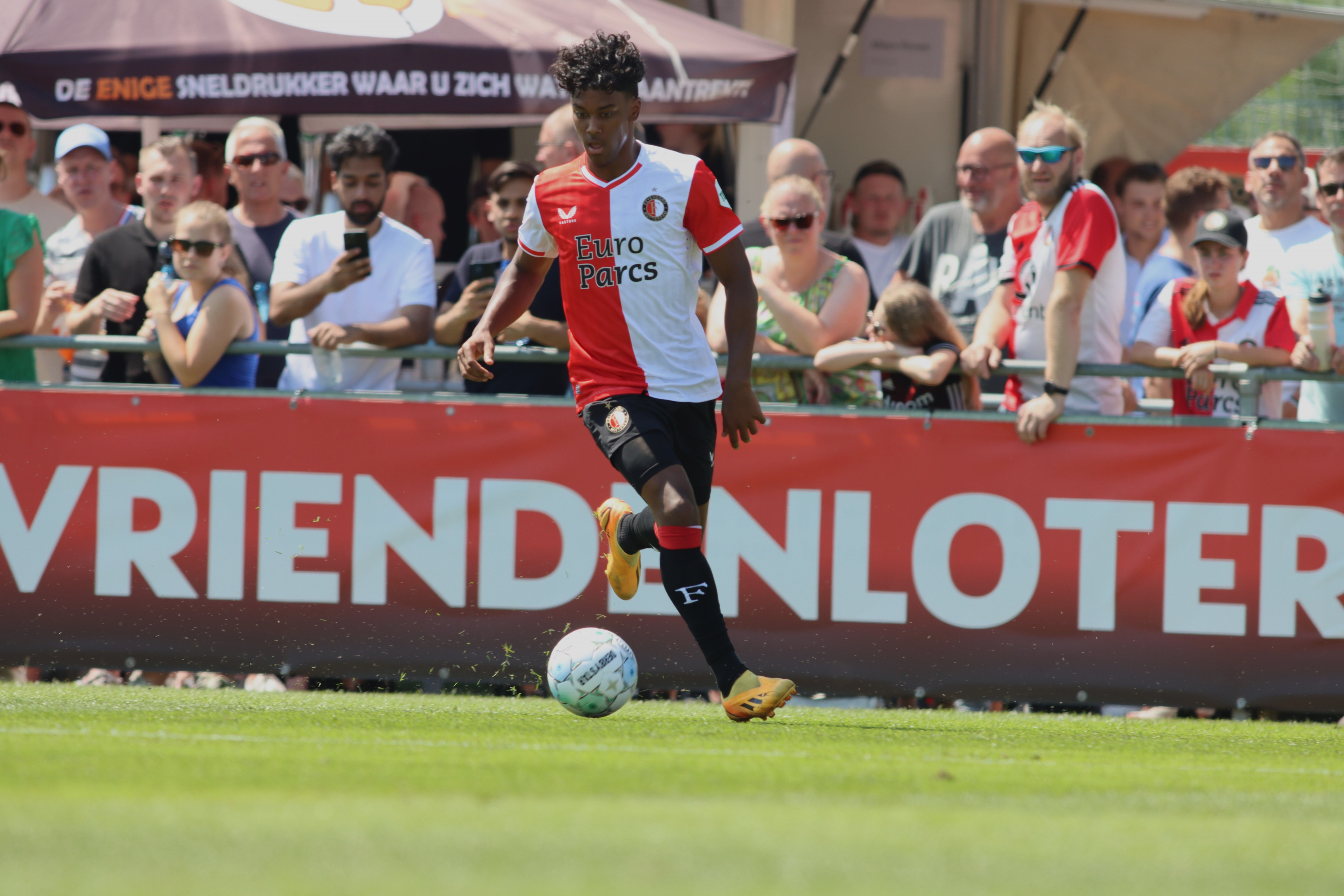 Twee Feyenoorders trefzeker bij overwinning Oranje O19
