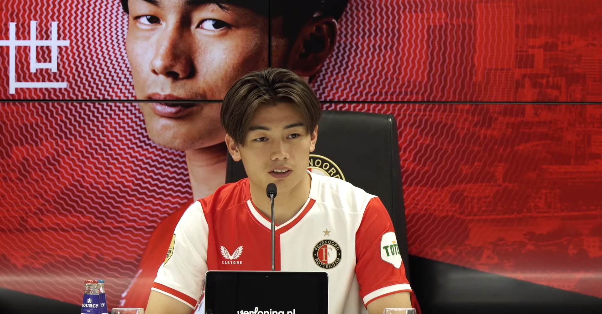 Ueda verklaart keuze voor Feyenoord: "Kreeg het gevoel dat ze me echt wilden hebben"