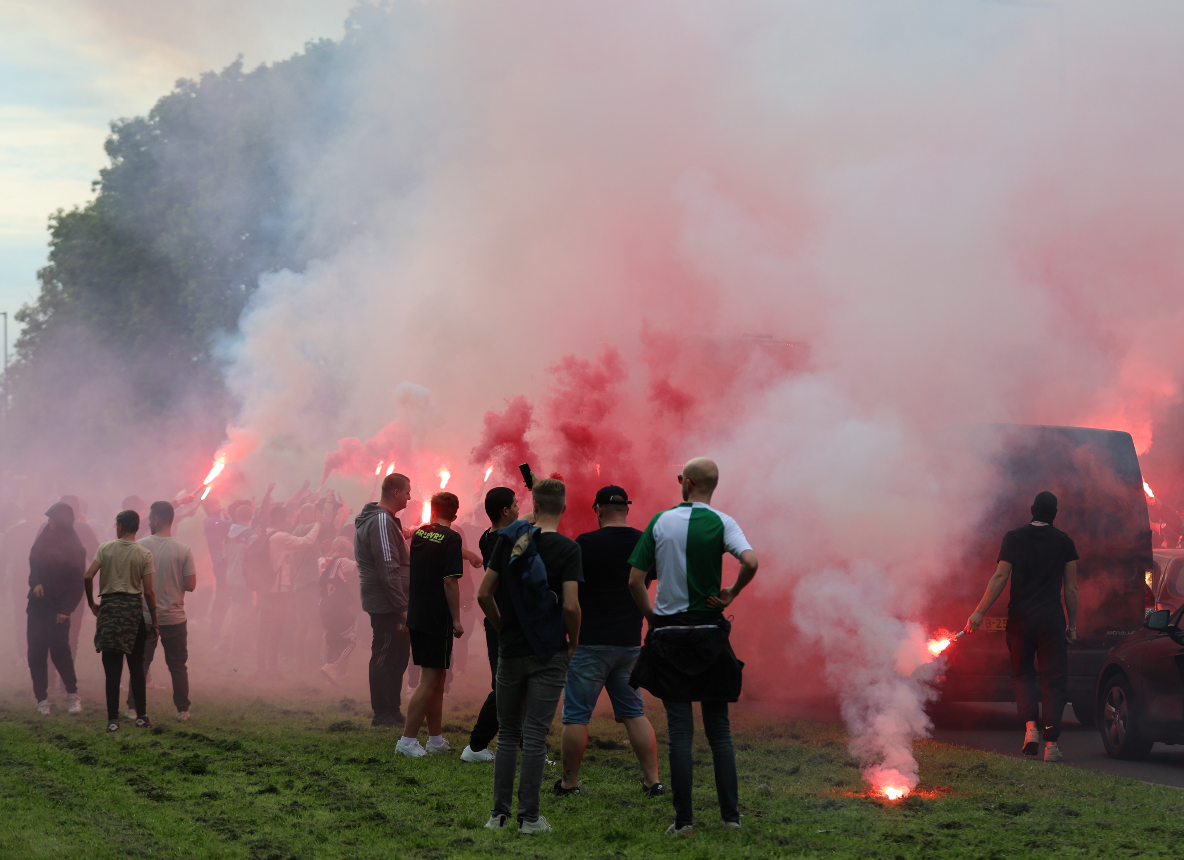 busaankomst-na-0-4-overwinning-klassieker-jim-breeman-sports-photography-5