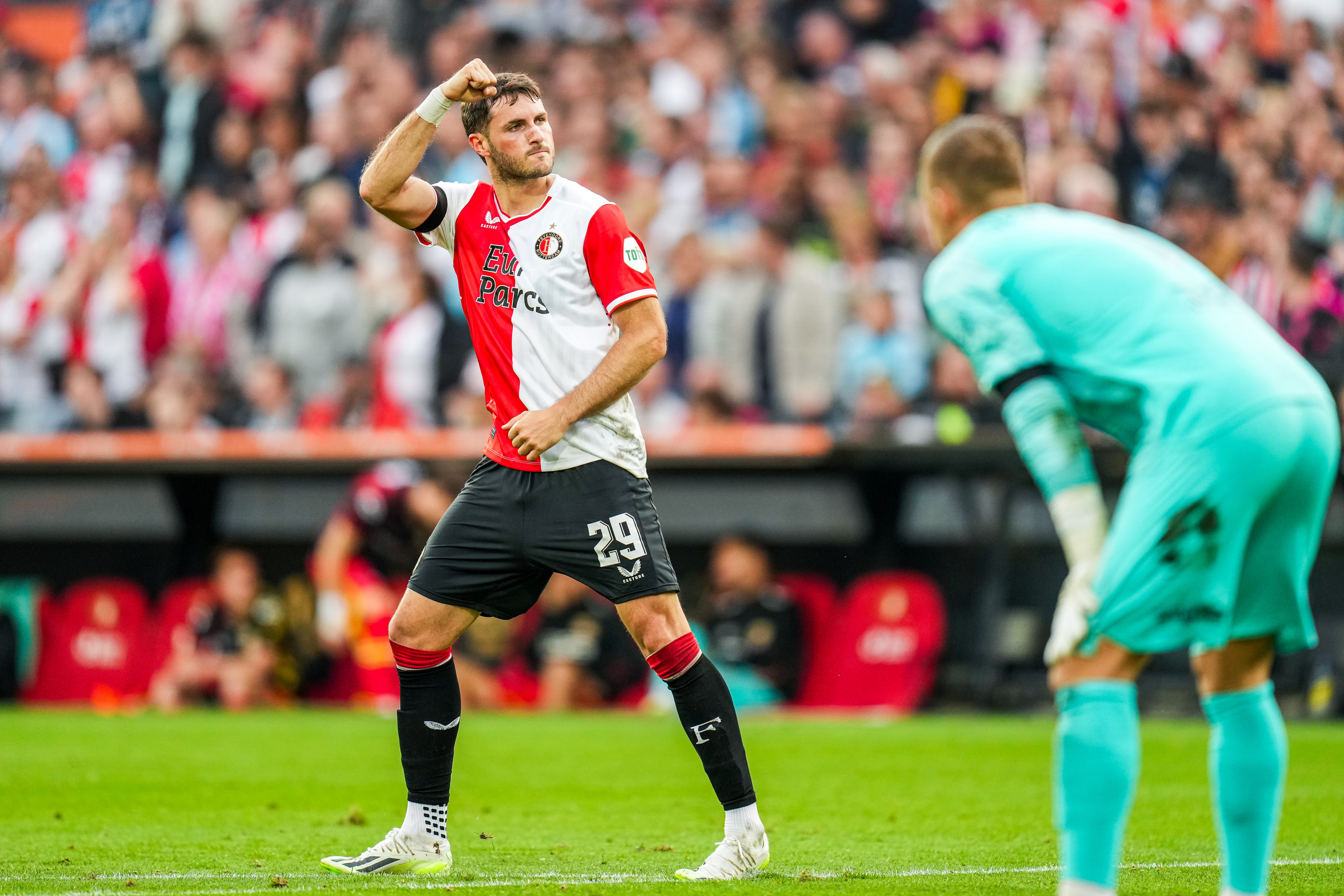 Gimenez evenaart Luis Suárez met goal tegen PSV