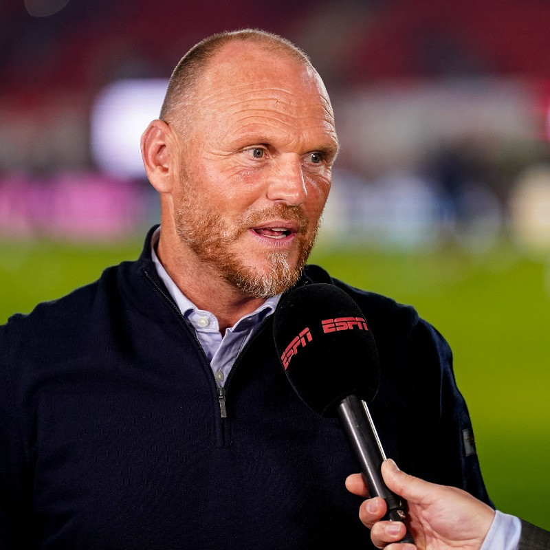 Oosting onder de indruk van Feyenoord: "Maar moeten vooral naar onszelf kijken"