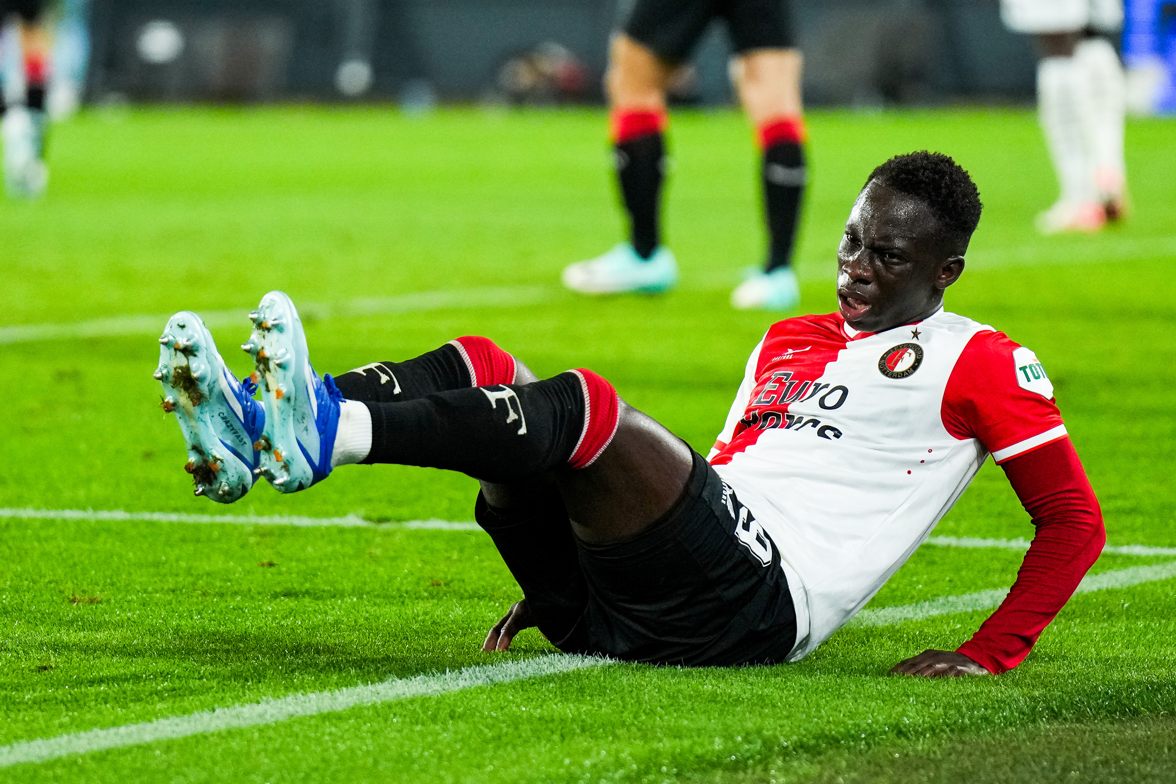 Minteh geeft update over herstel spierblessure