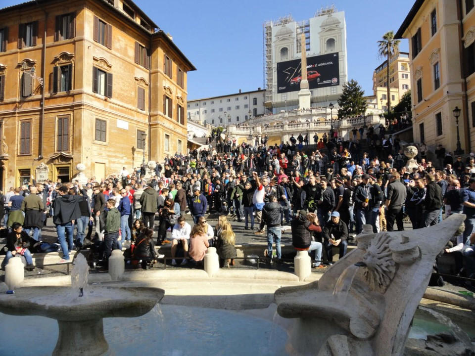 "De mythe van de fontein; combinatie tussen een klassiek broodje aap en een moderne mediahype"