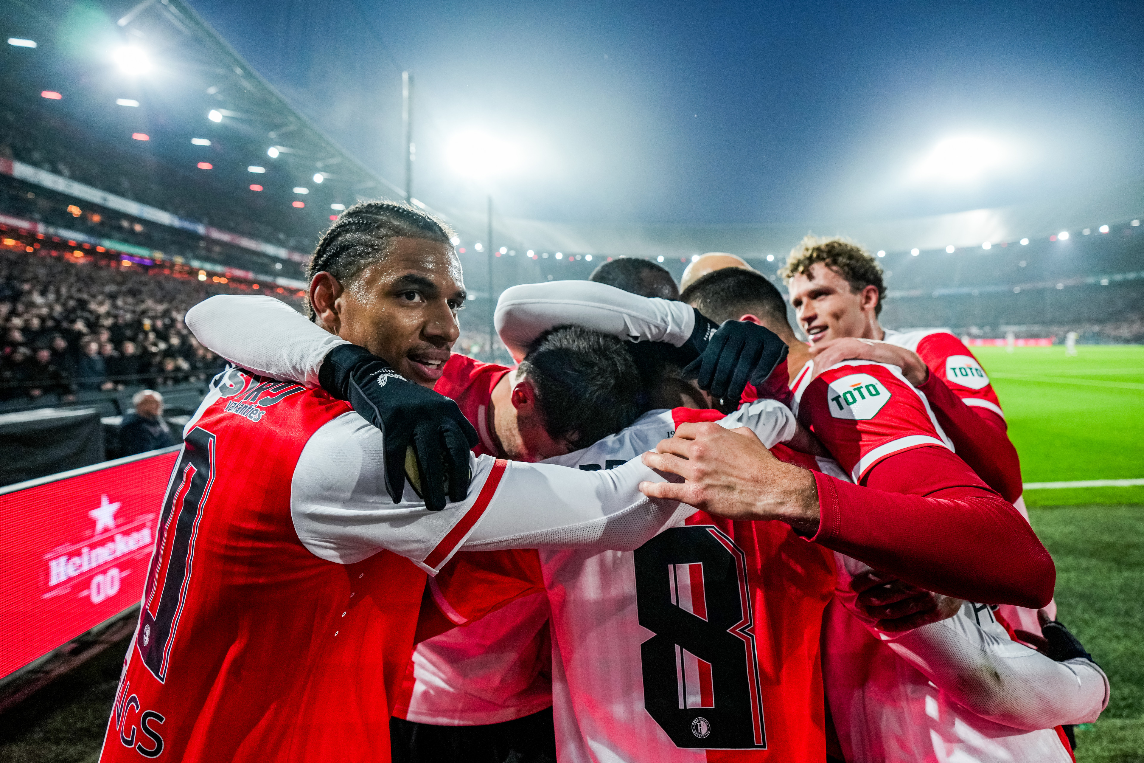 Feyenoord verslaat AZ in De Kuip