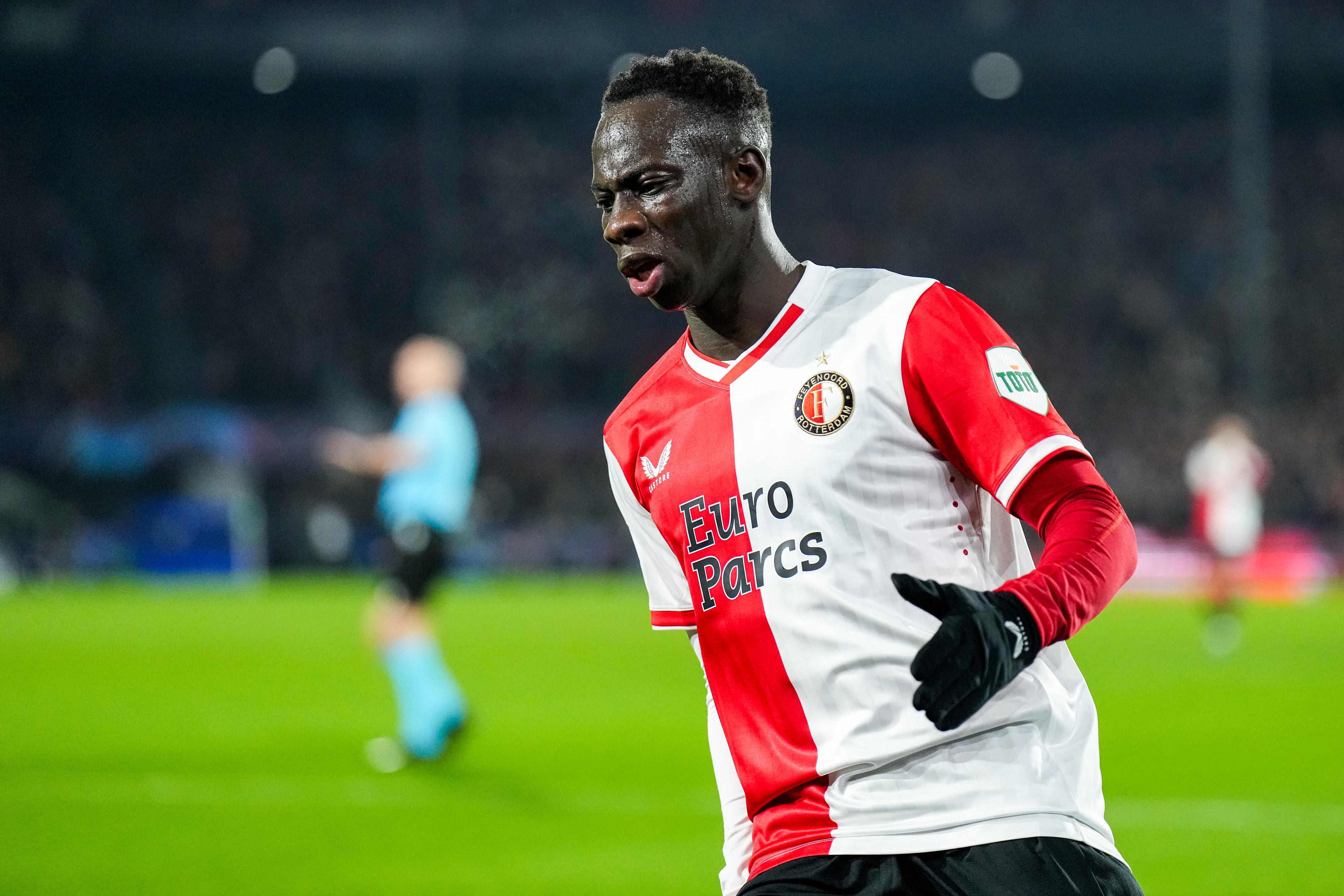 Telegraph: 'Onderzoek vanuit Newcastle om Minteh in de winter terug te halen'