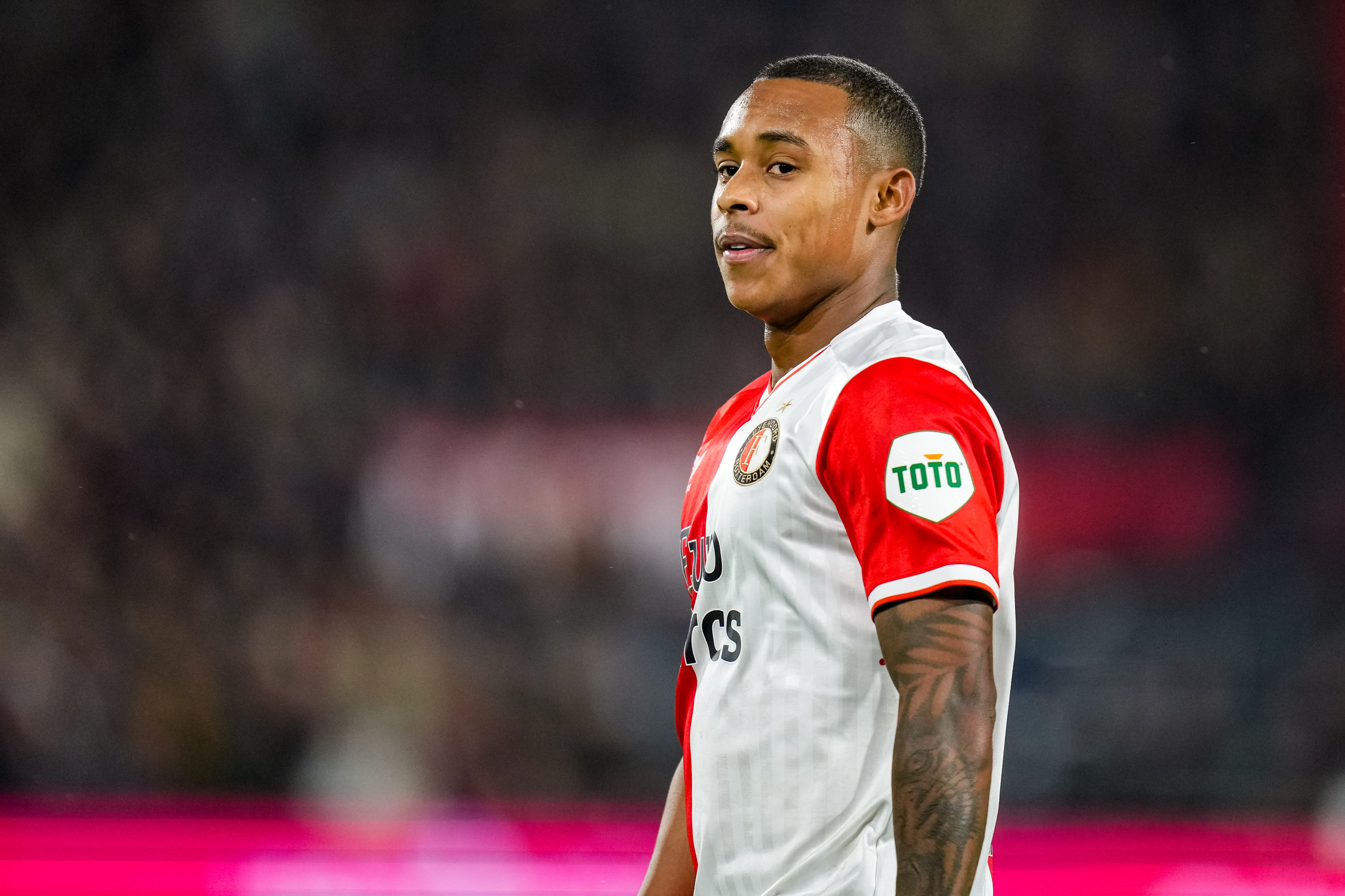 Steen, Papier, Schaar voor een vrije trap; Paixao maakt 3-0 [video]