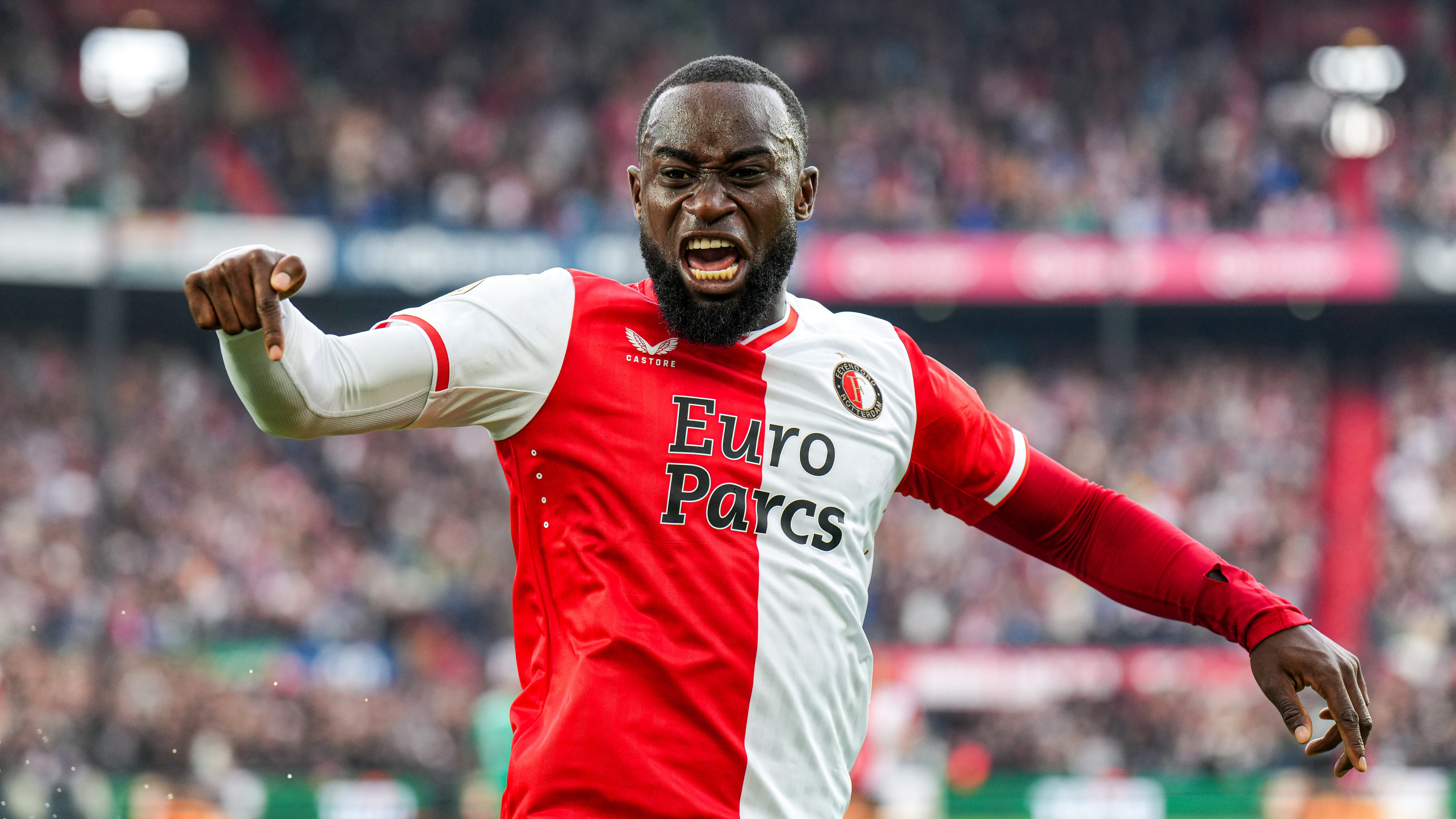 Feyenoord wikt en weegt over verlenging Geertruida