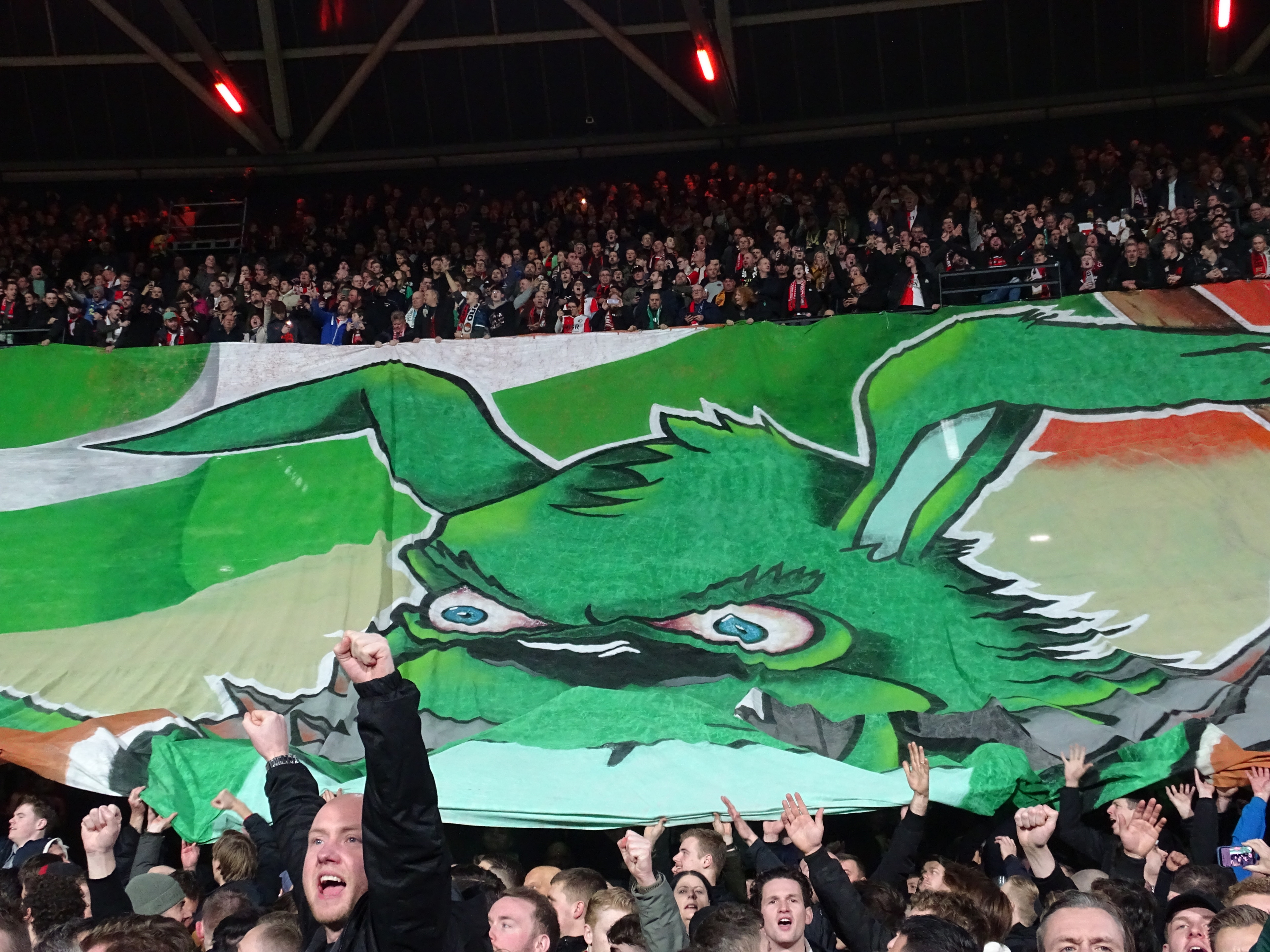 Feyenoord ontvangt boetes van UEFA na Roma-thuis