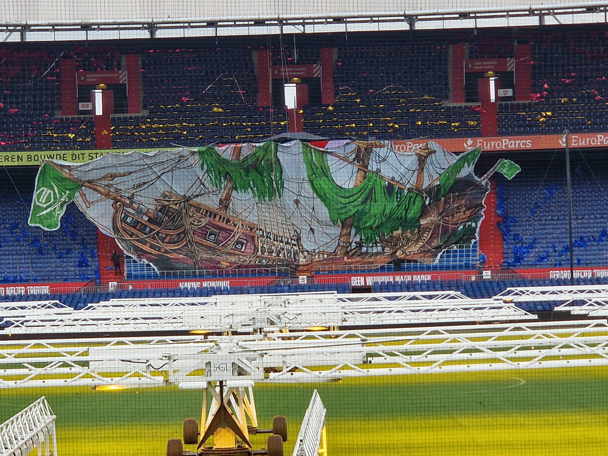 feyenoord-groningen-halve-finale-beker-sfeeractie-making-off-sloep-in-de-kuip