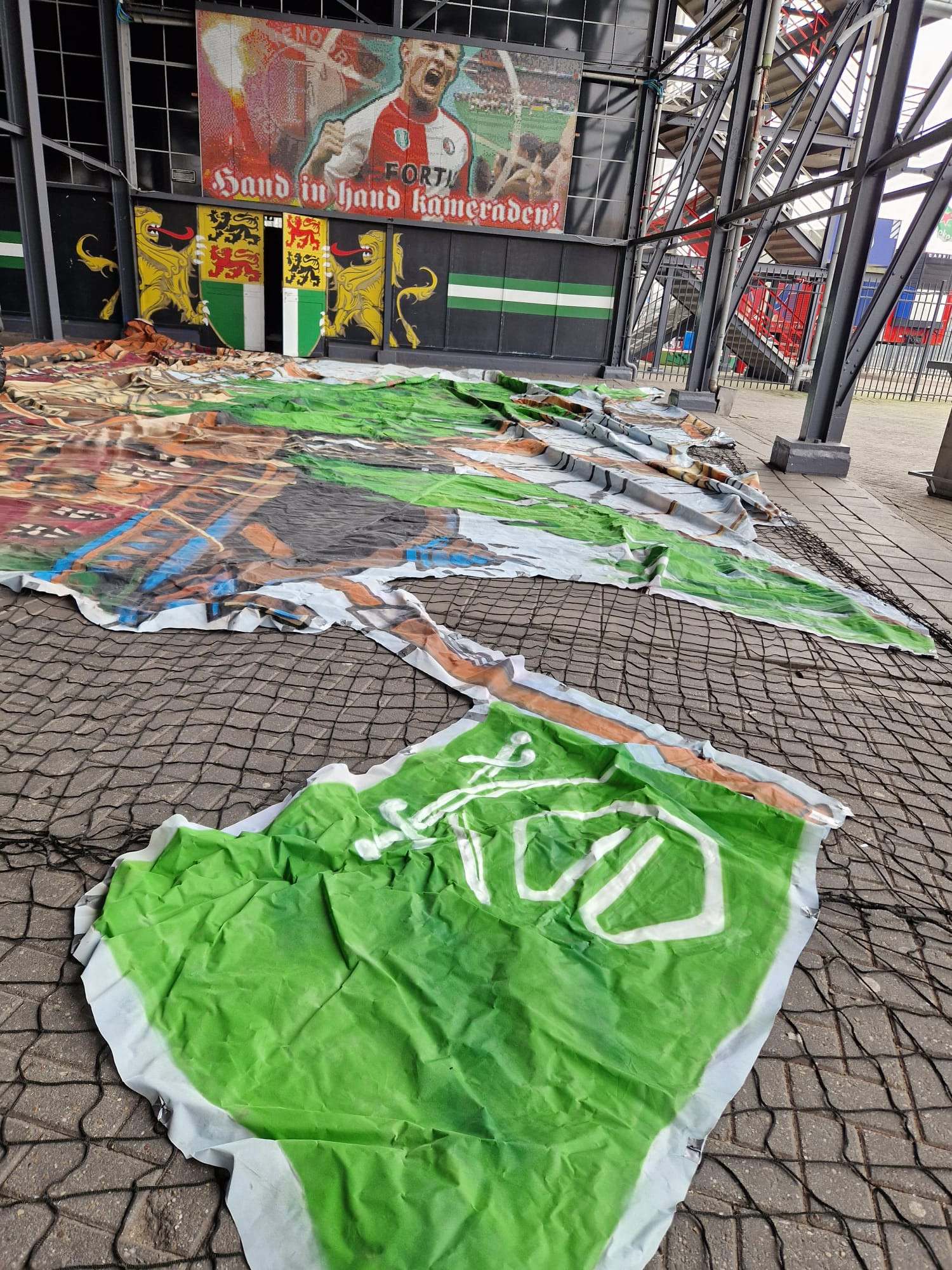 feyenoord-groningen-halve-finale-beker-sfeeractie-making-off-spandoek-op-het-net