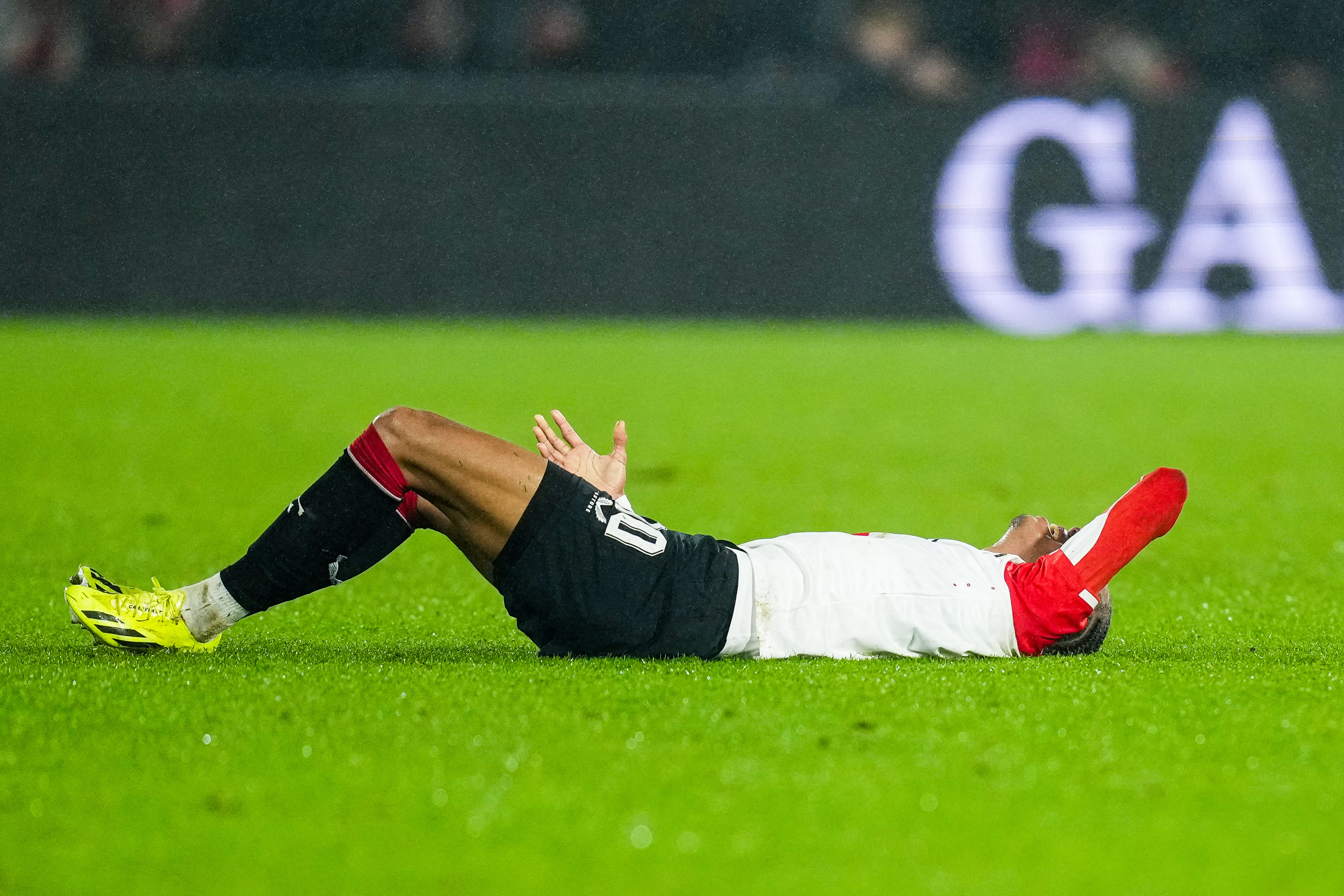 Feyenoord verwacht Stengs na interlandperiode terug