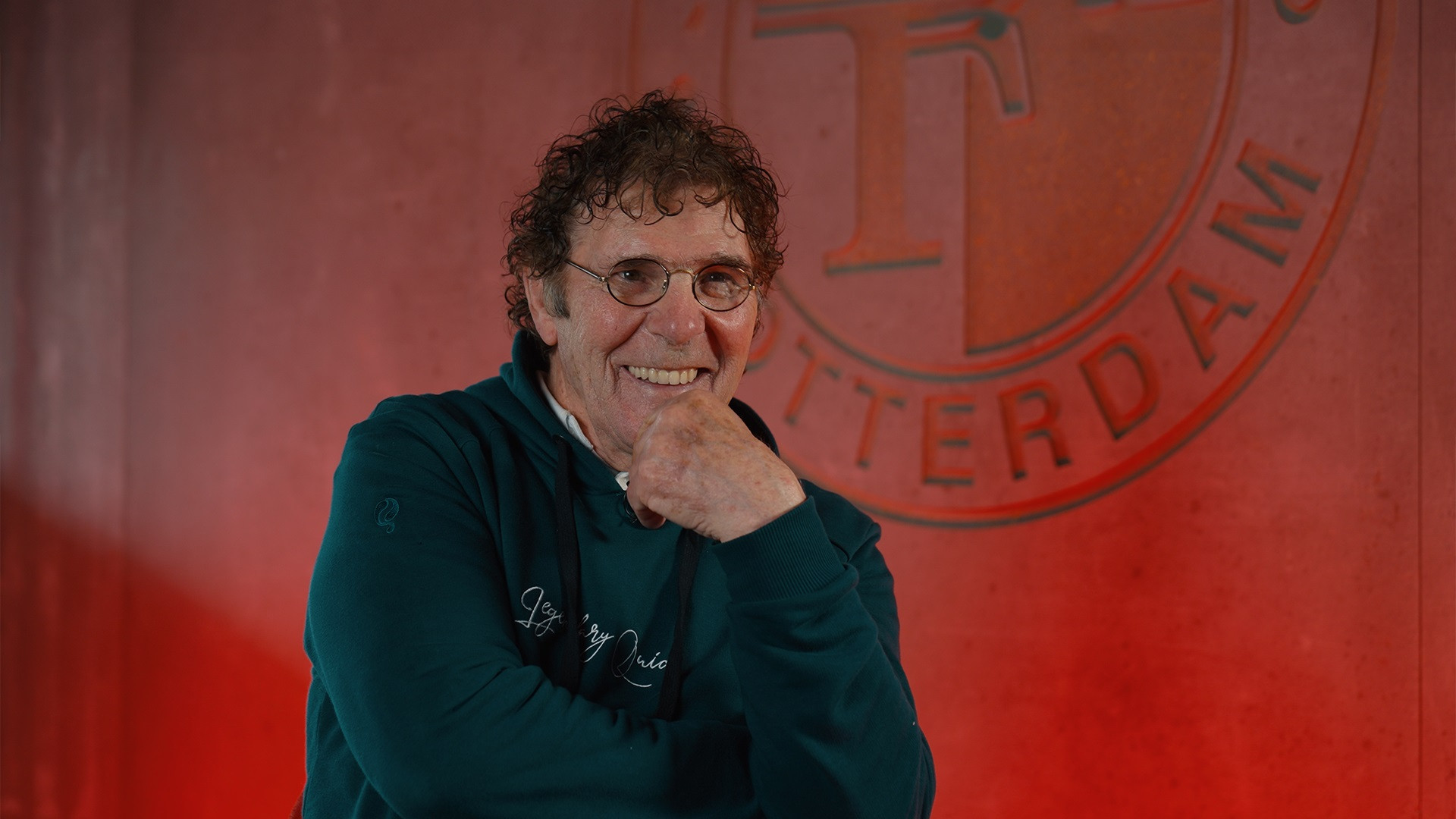 Theatershow Willem van Hanegem maandagavond live te volgen