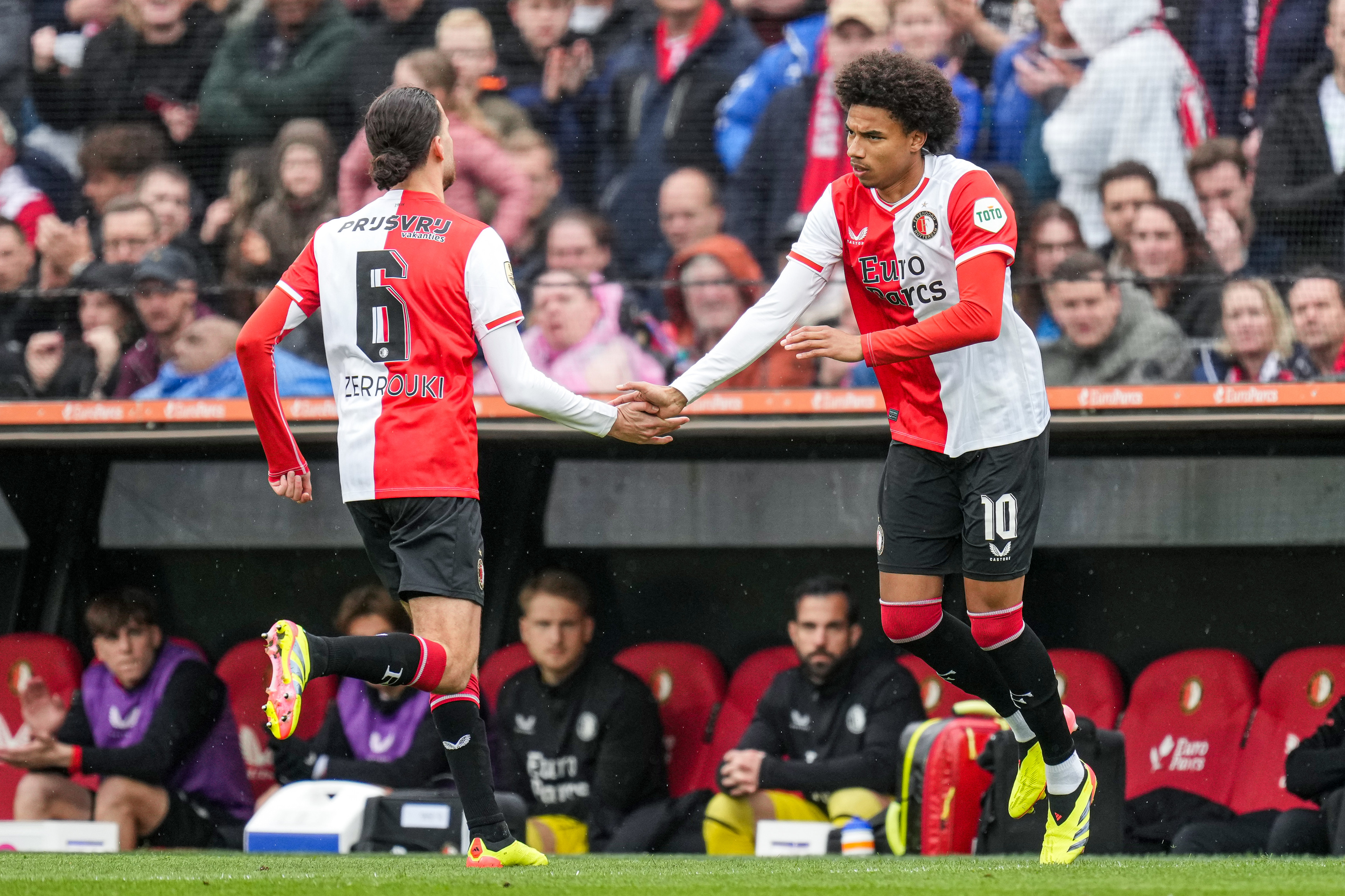 Stengs: "Ik ben blij dat ik weer op het veld sta"