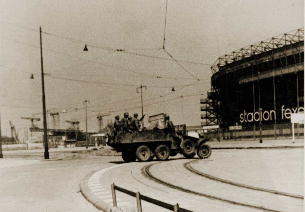 De week van 4 Mei • De Kuip als decor van de Razzia