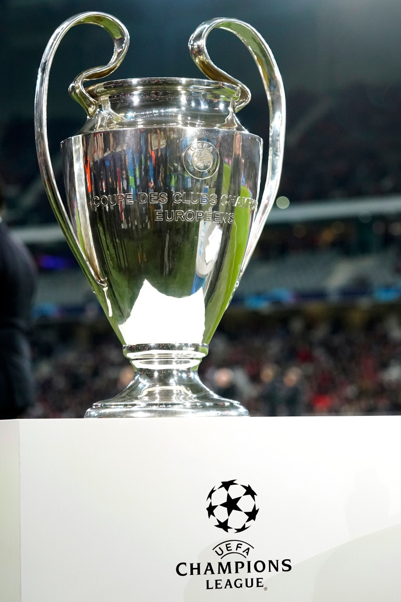 FRFC1908 organiseert: Op de foto met de Champions League Beker