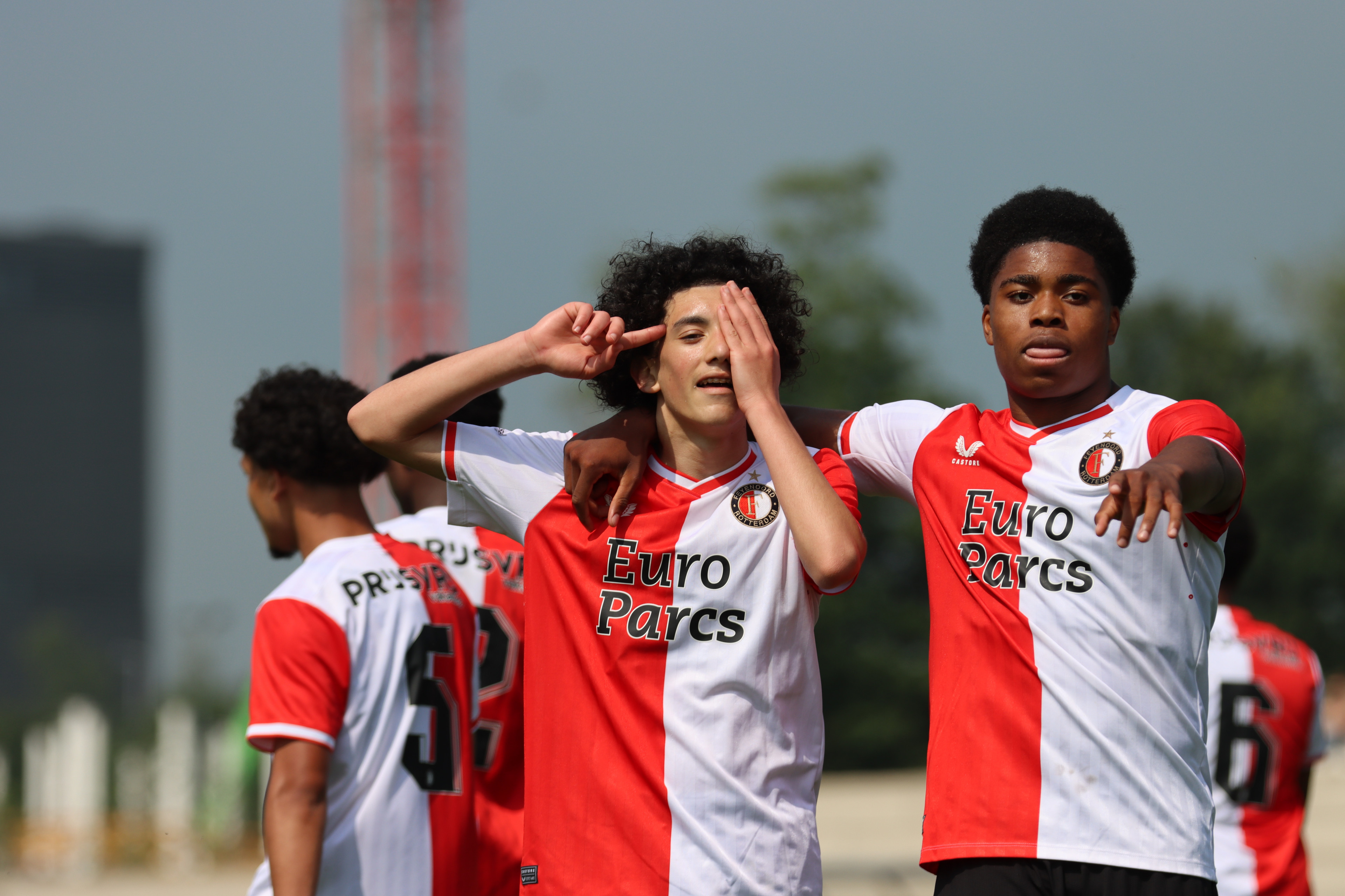 Feyenoord biedt Arman Nahany eerste profcontract aan