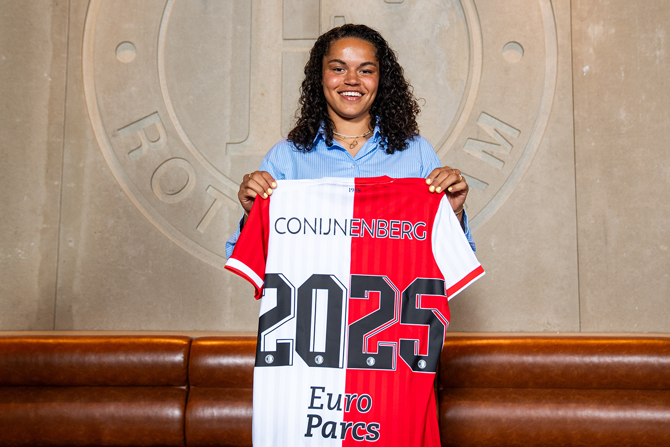 Jada Conijnenberg verlengt haar contract bij Feyenoord met 1 jaar