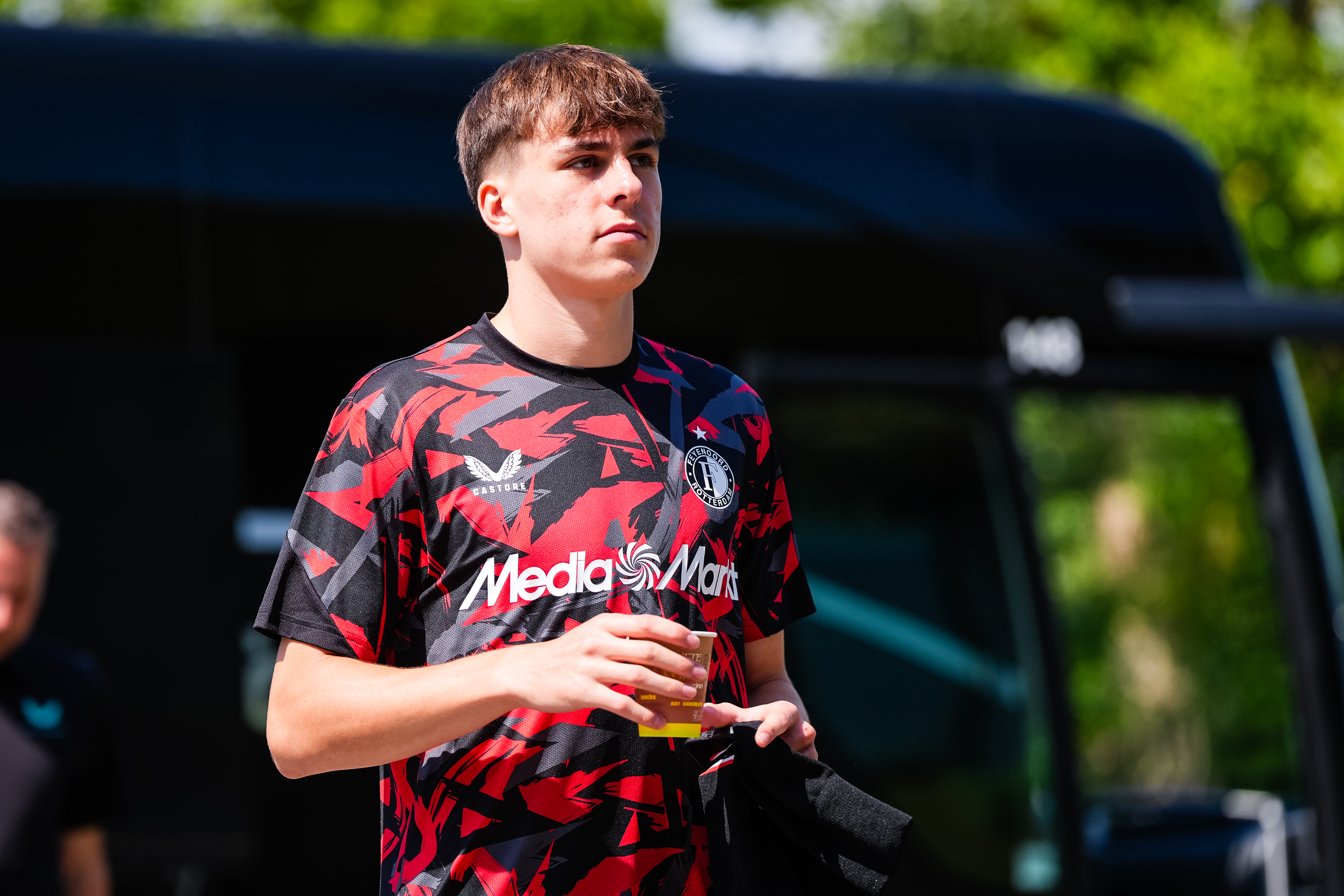 Jong Slowakije, met Sauer in de basis, opent het EK met nederlaag tegen Spanje