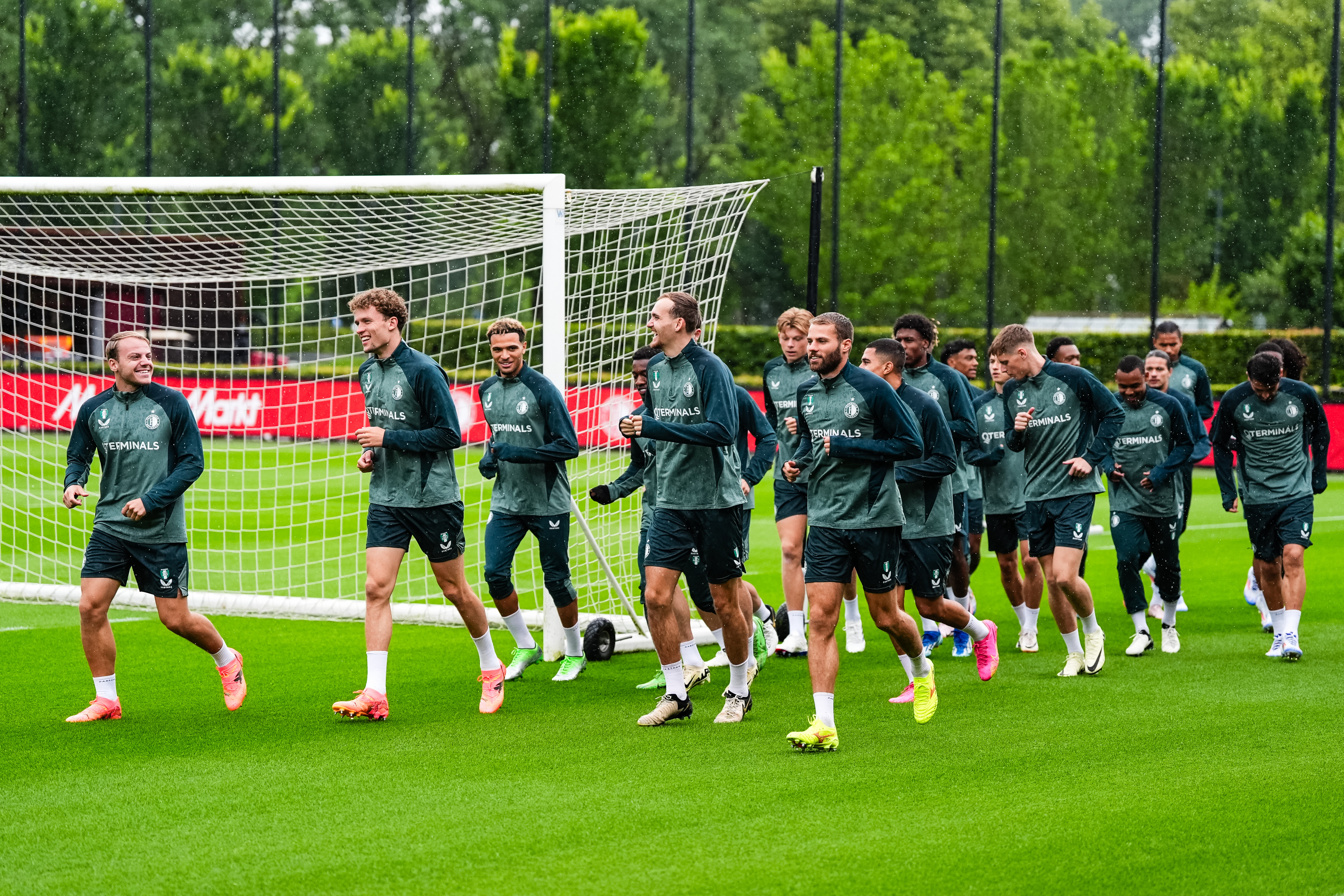 Feyenoord traint op 3-4-3