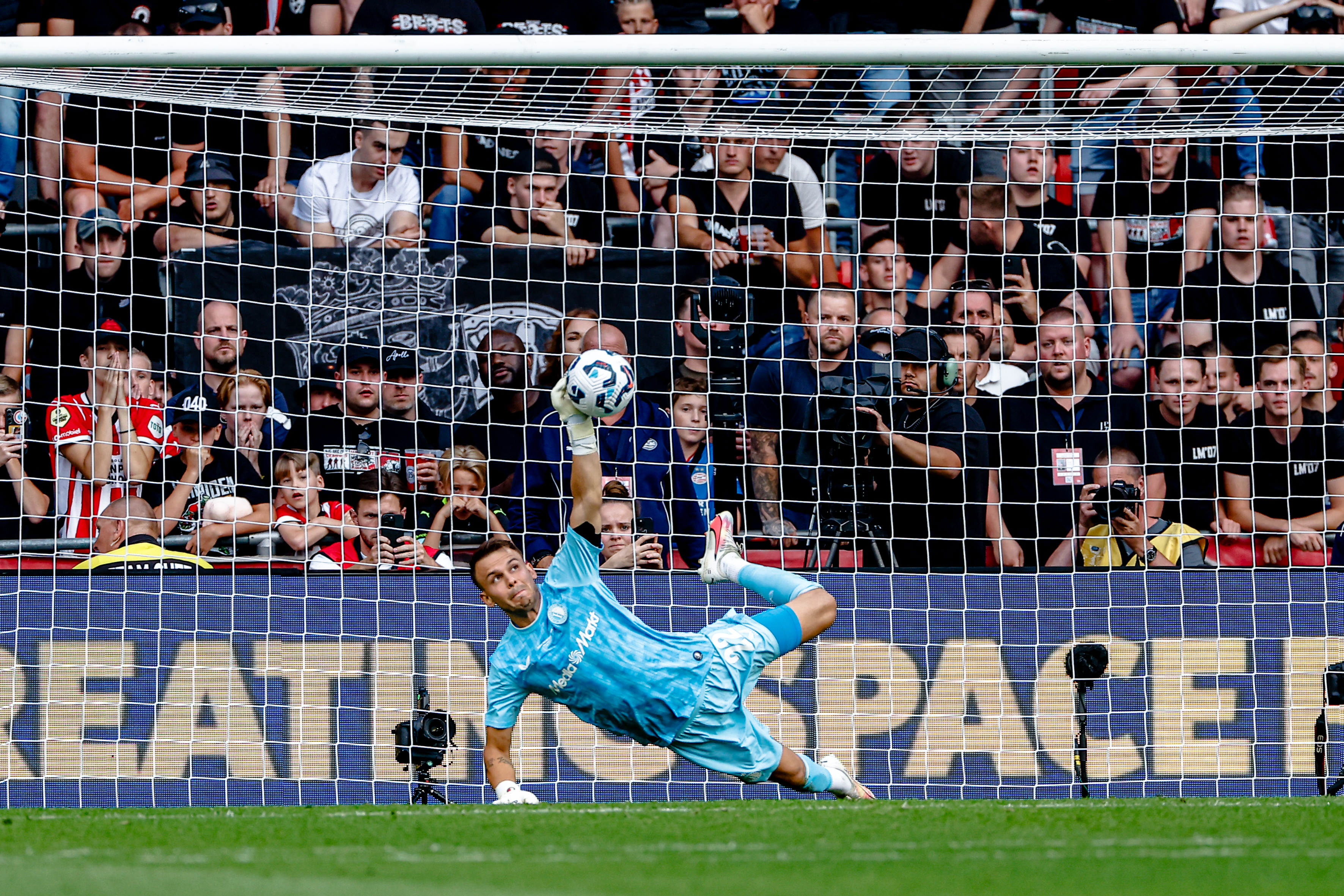 "Ik geloof ook in Justin, maar er kan er maar eentje in de goal staan”