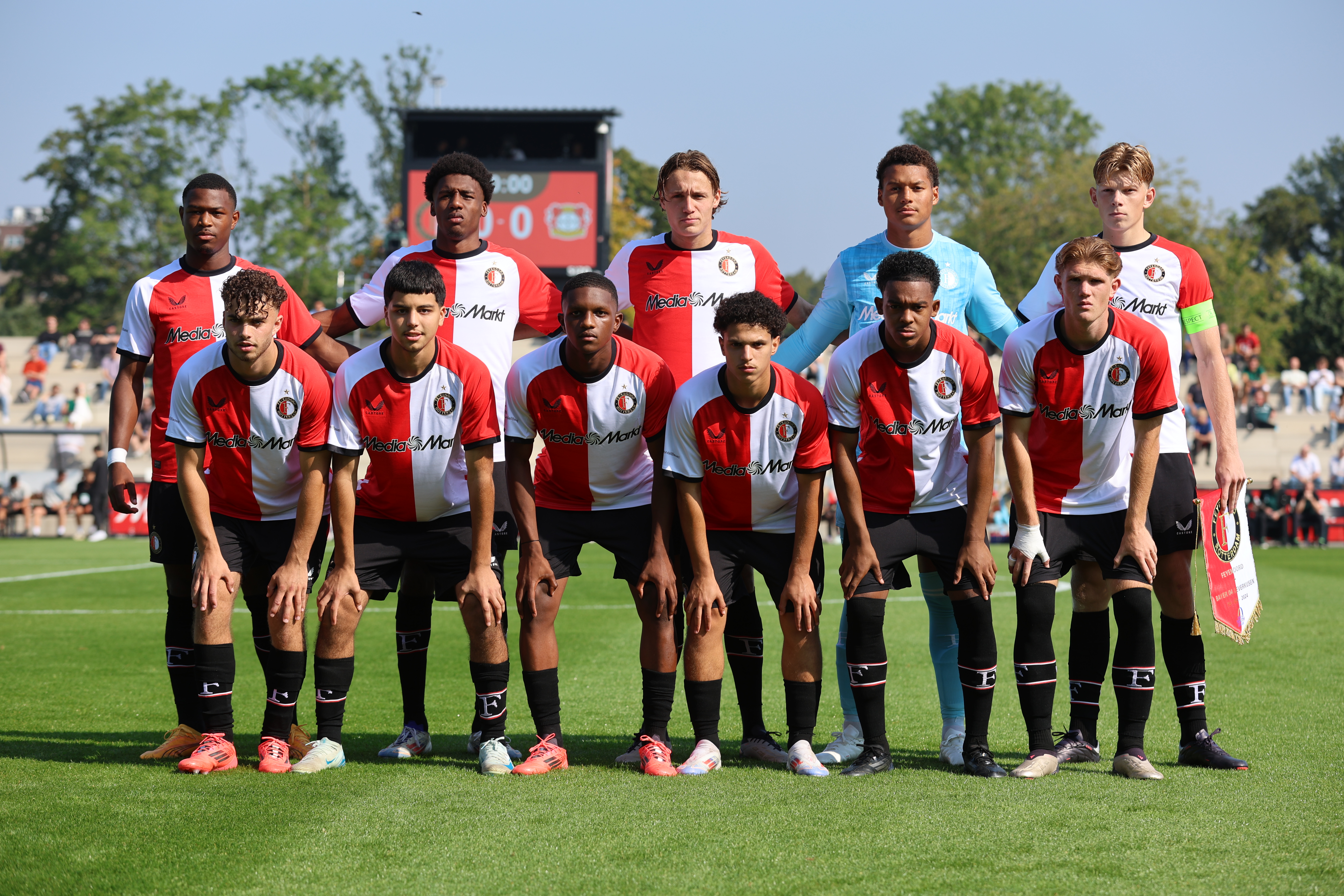 Teamfoto Feyenoord onder 19 - Zepigueno Redmond -Djomar Giersthove- Tobias van den Elshout -Ismail Ka -Jan Plug -Aymen Sliti -Nassim El Harmouz -Givairo Read - Ayoub Ouarghi -Lugene Arnoud - Kelvin Neijenhuis