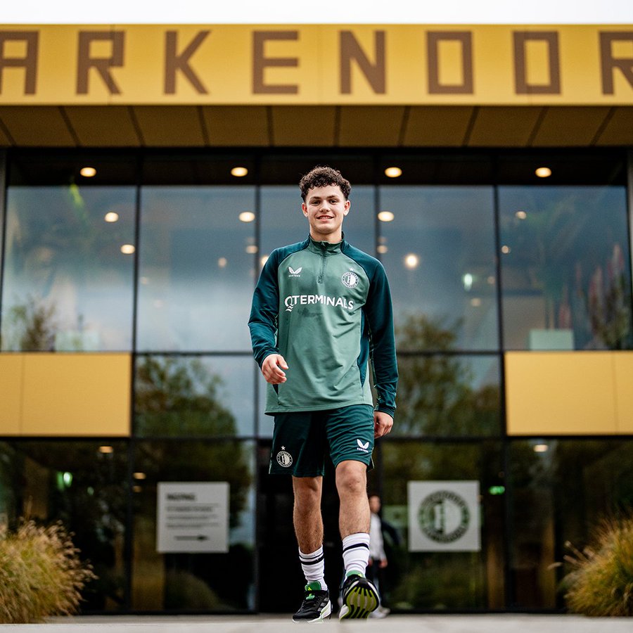 Contract Finn Baks opengebroken: verdediger langer vast bij Feyenoord