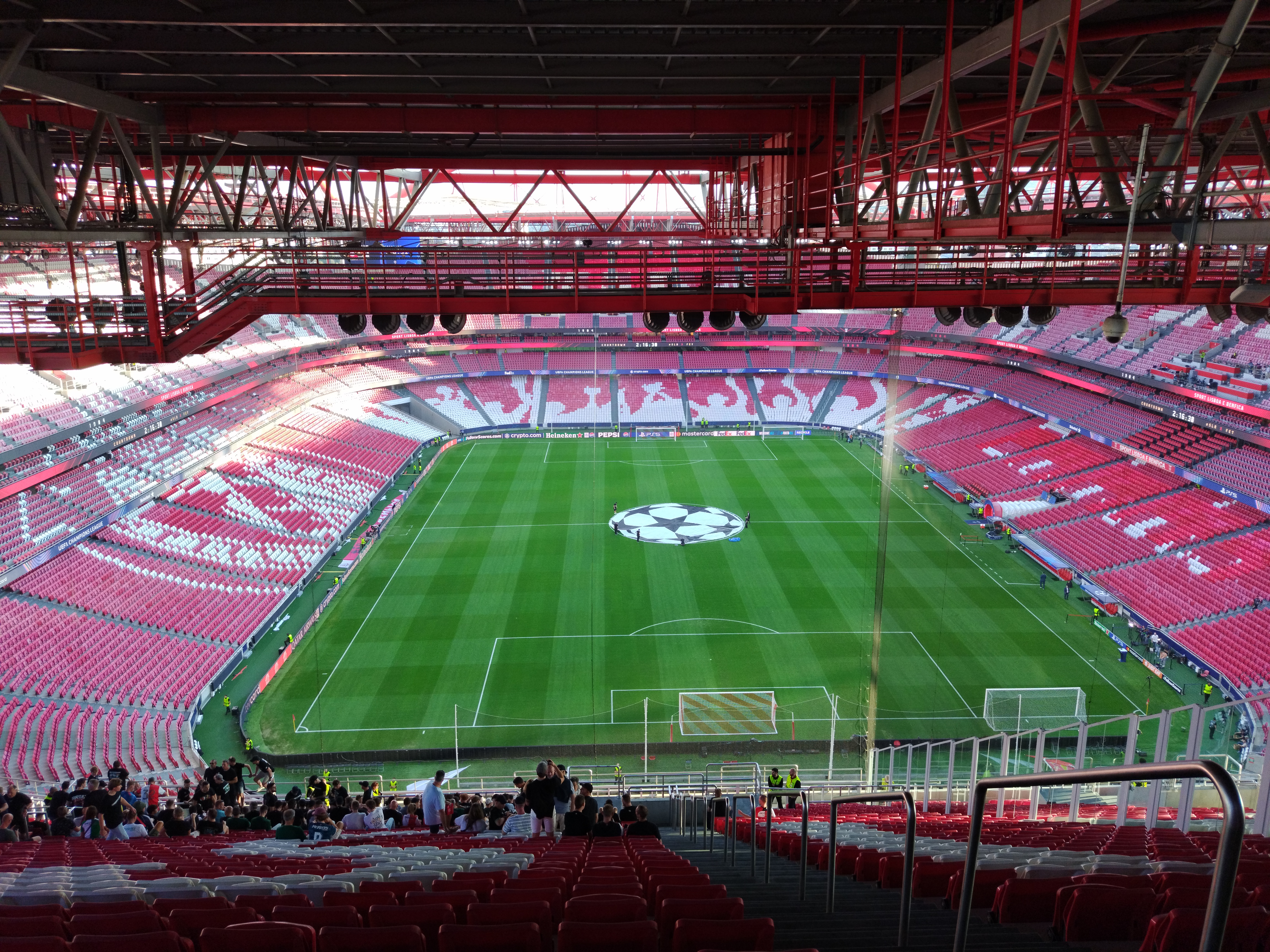 Feyenoord krijgt cadeautje van Benfica, dankzij FC Barcelona!