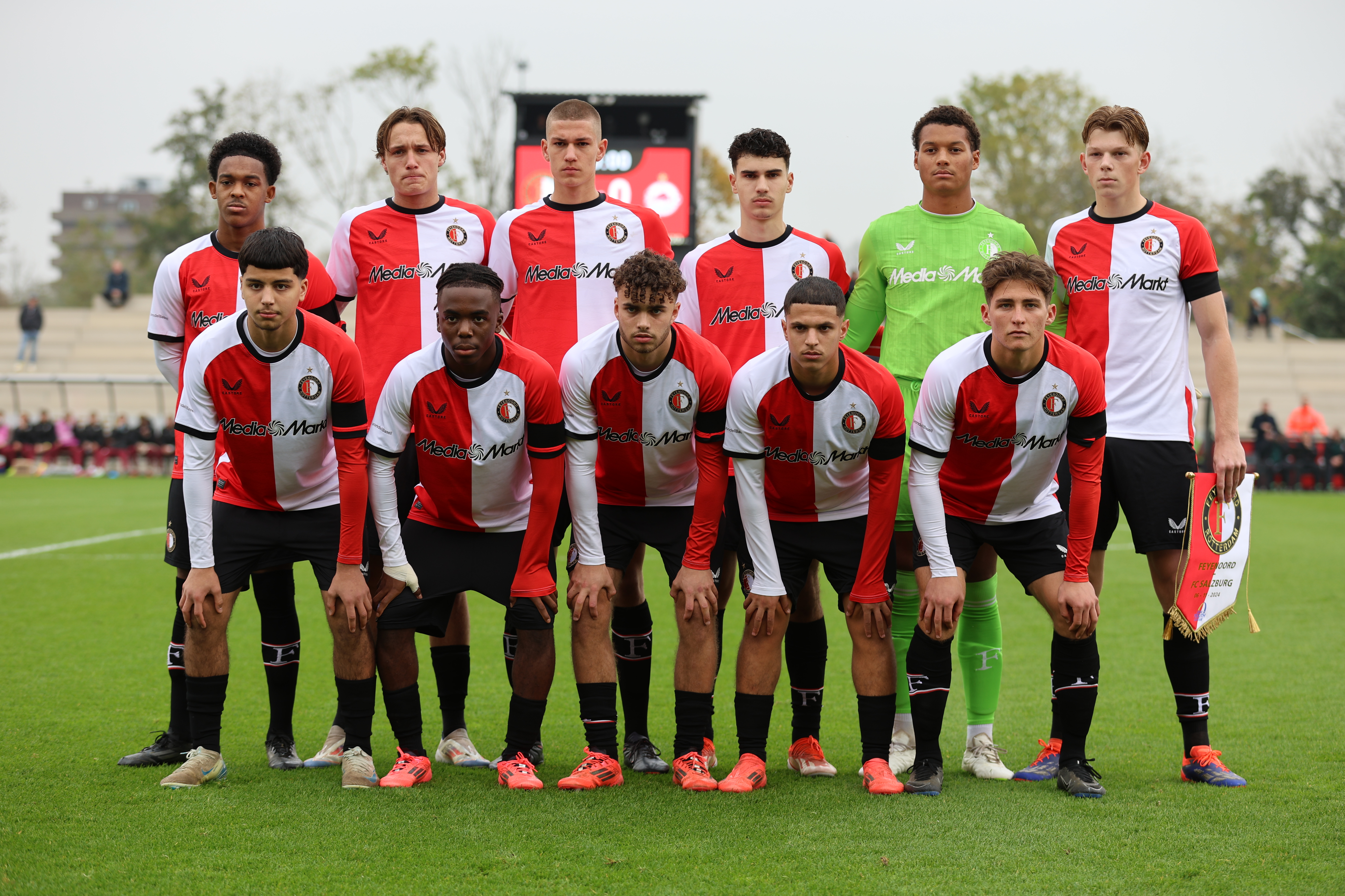 feyenoord-o19-fc-salzburg-o19-2-2-jim-breeman-sports-photography-30