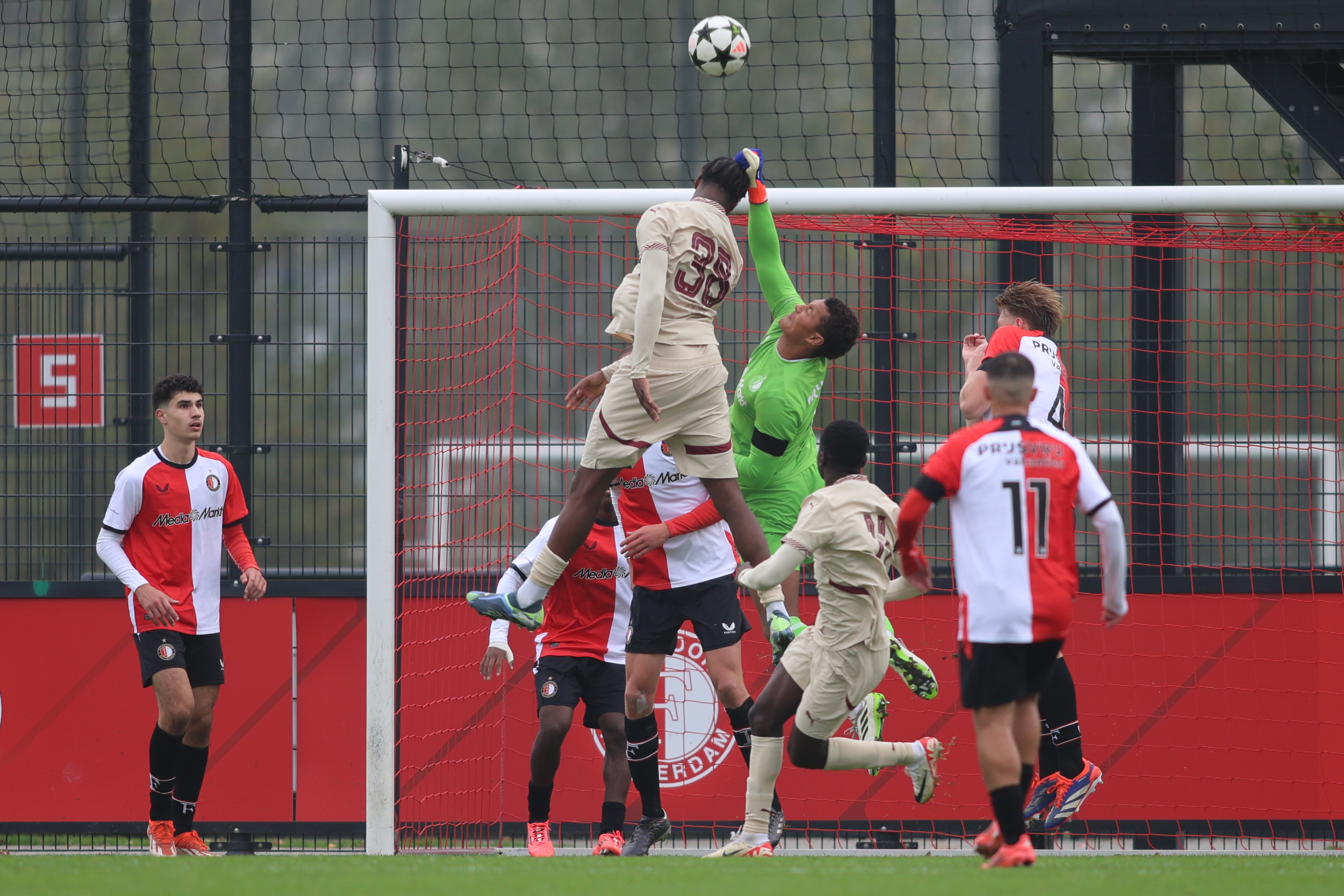feyenoord-o19-fc-salzburg-o19-2-2-jim-breeman-sports-photography-51