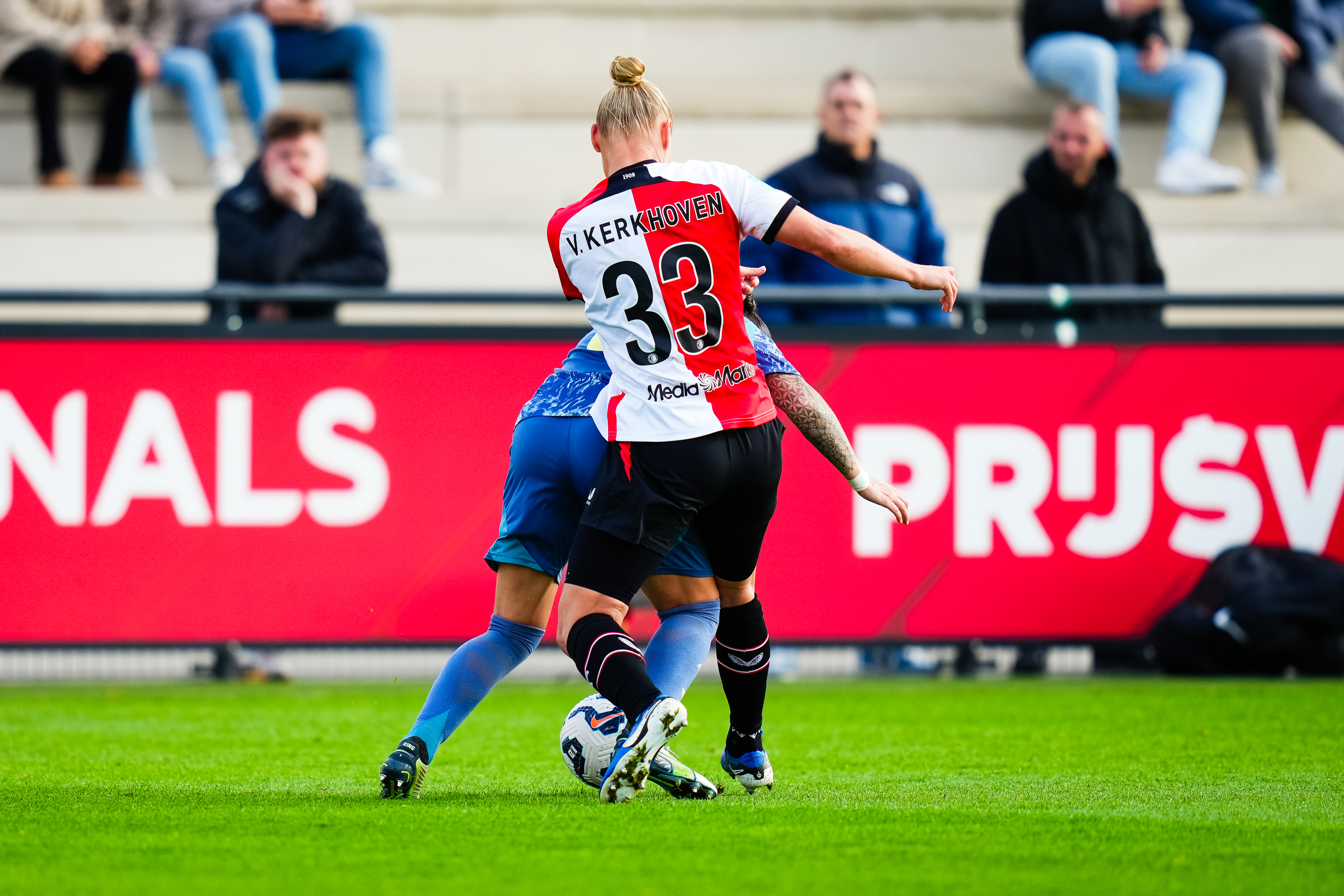 Feyenoord V1 verslaat PEC Zwolle; Van Kerkhoven belangrijk