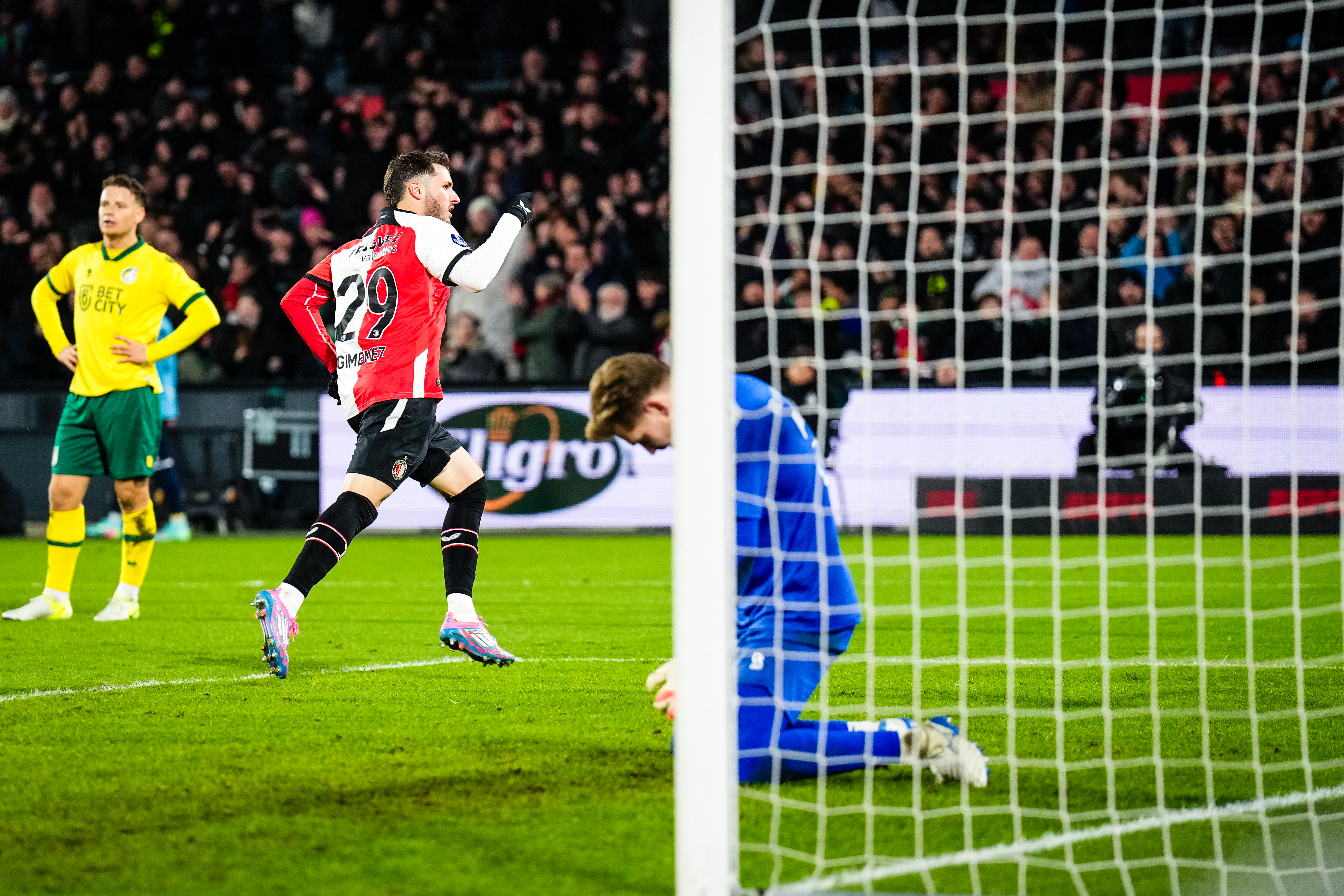Omhaal Gimenez behoedt Feyenoord voor verliespartij tegen Fortuna